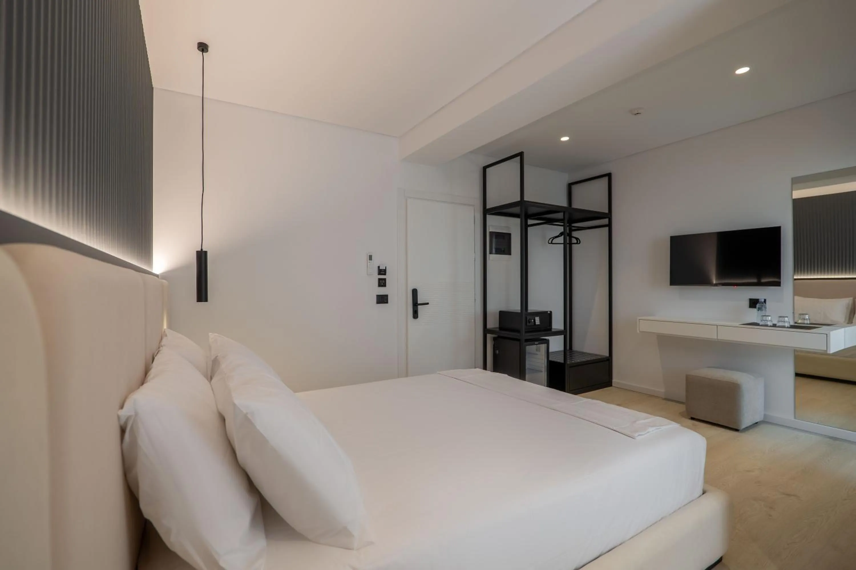 Photo of the whole room, Bed in Arrei Hotel