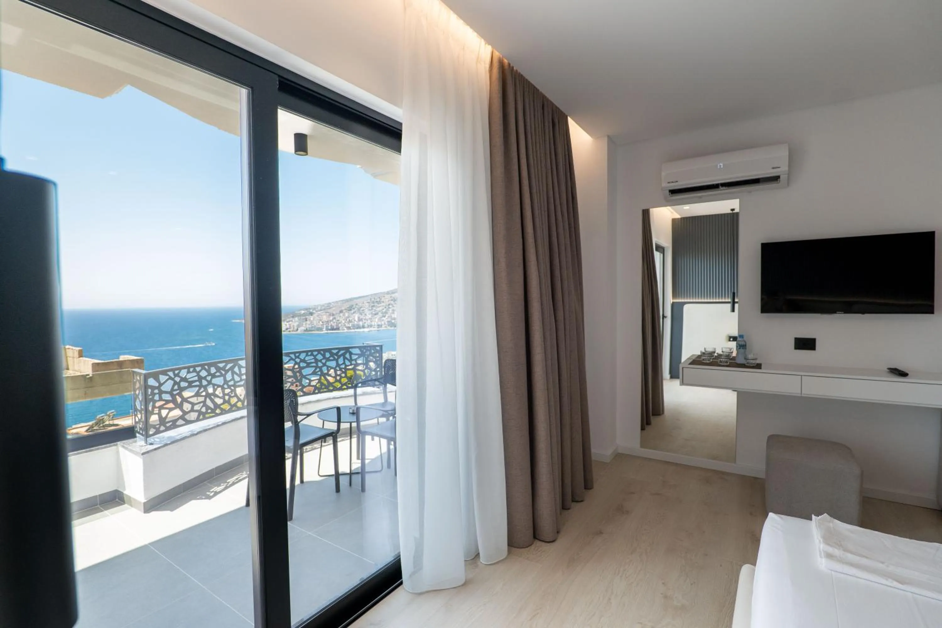 Photo of the whole room in Arrei Hotel