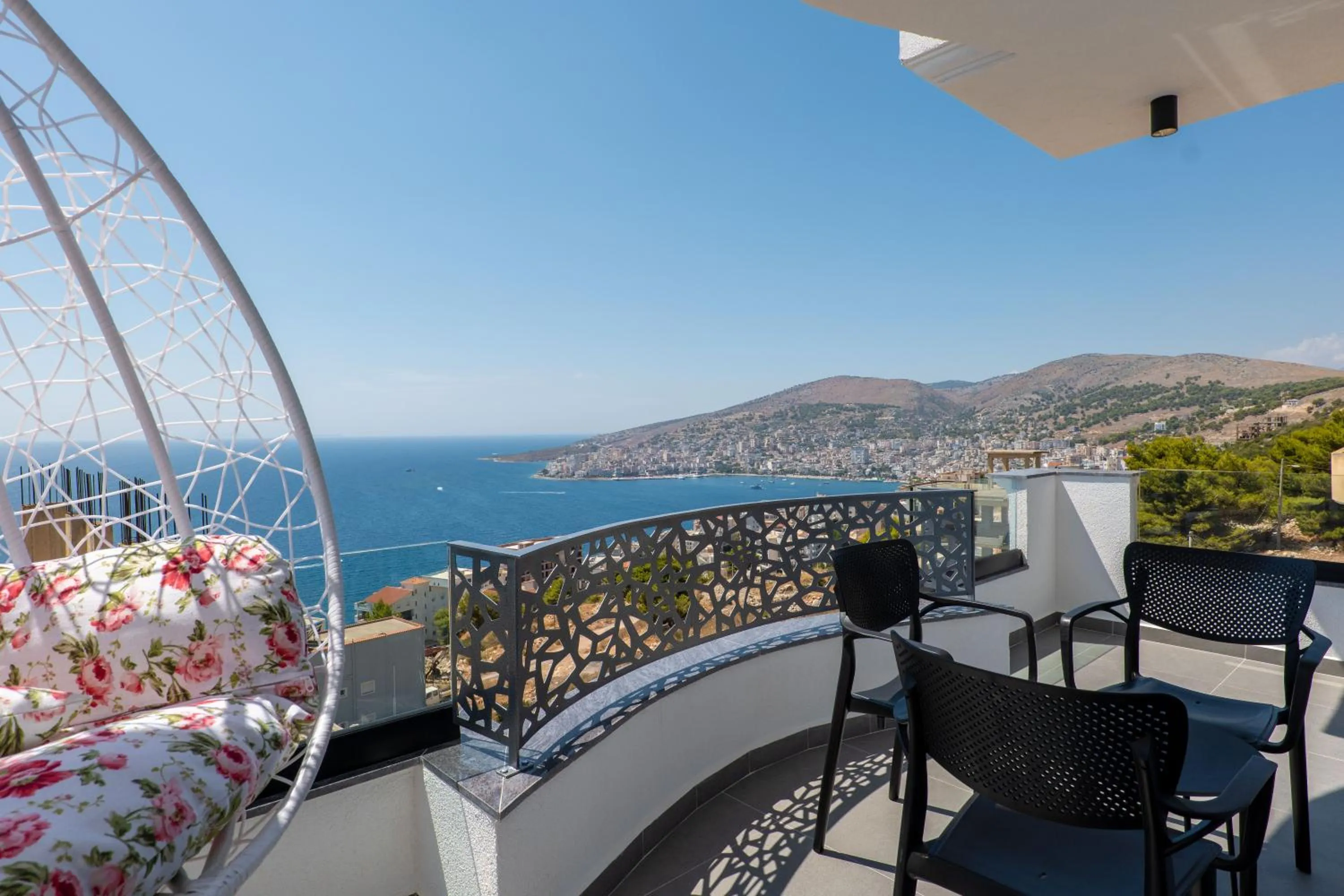 Balcony/Terrace in Arrei Hotel