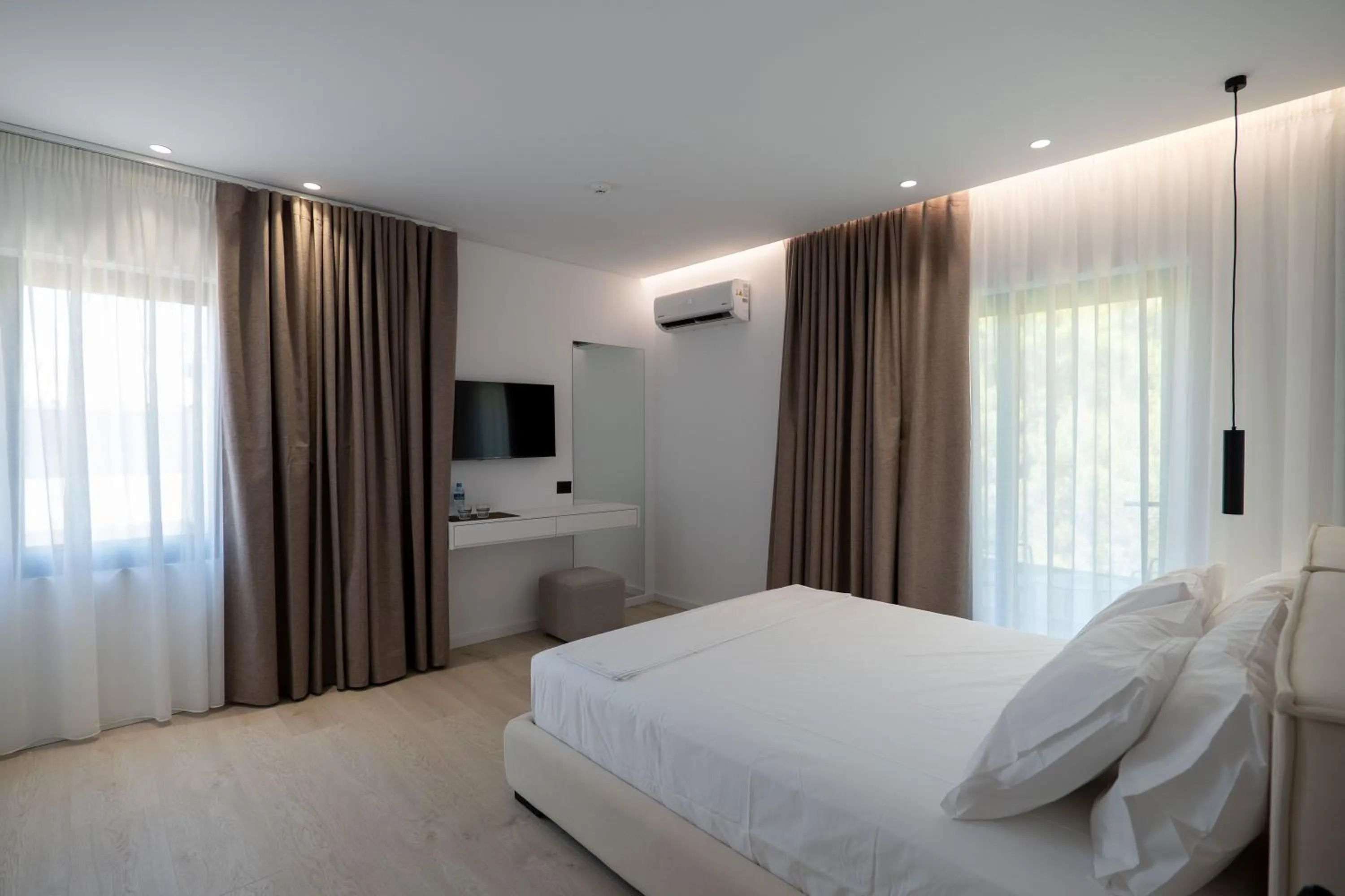 Photo of the whole room, Bed in Arrei Hotel