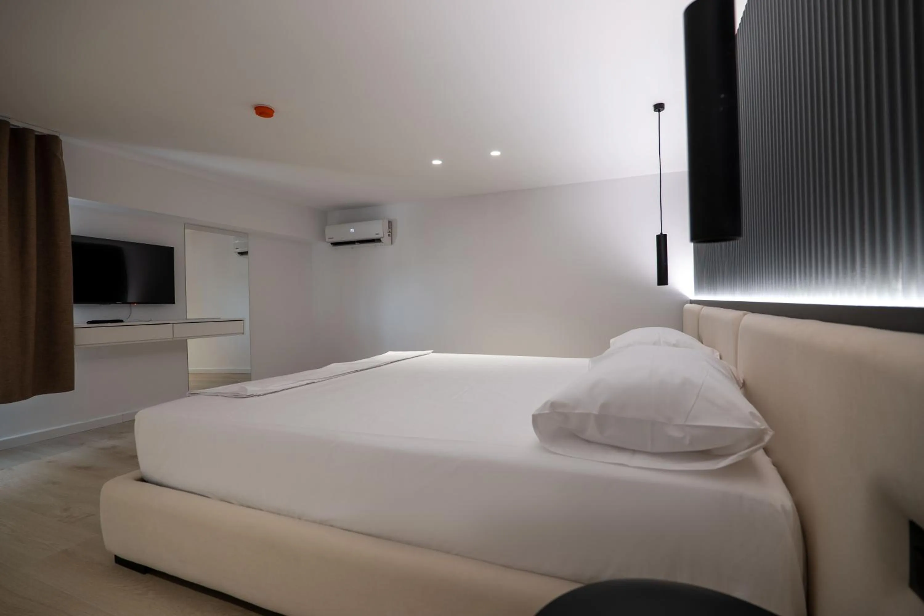 Photo of the whole room, Bed in Arrei Hotel