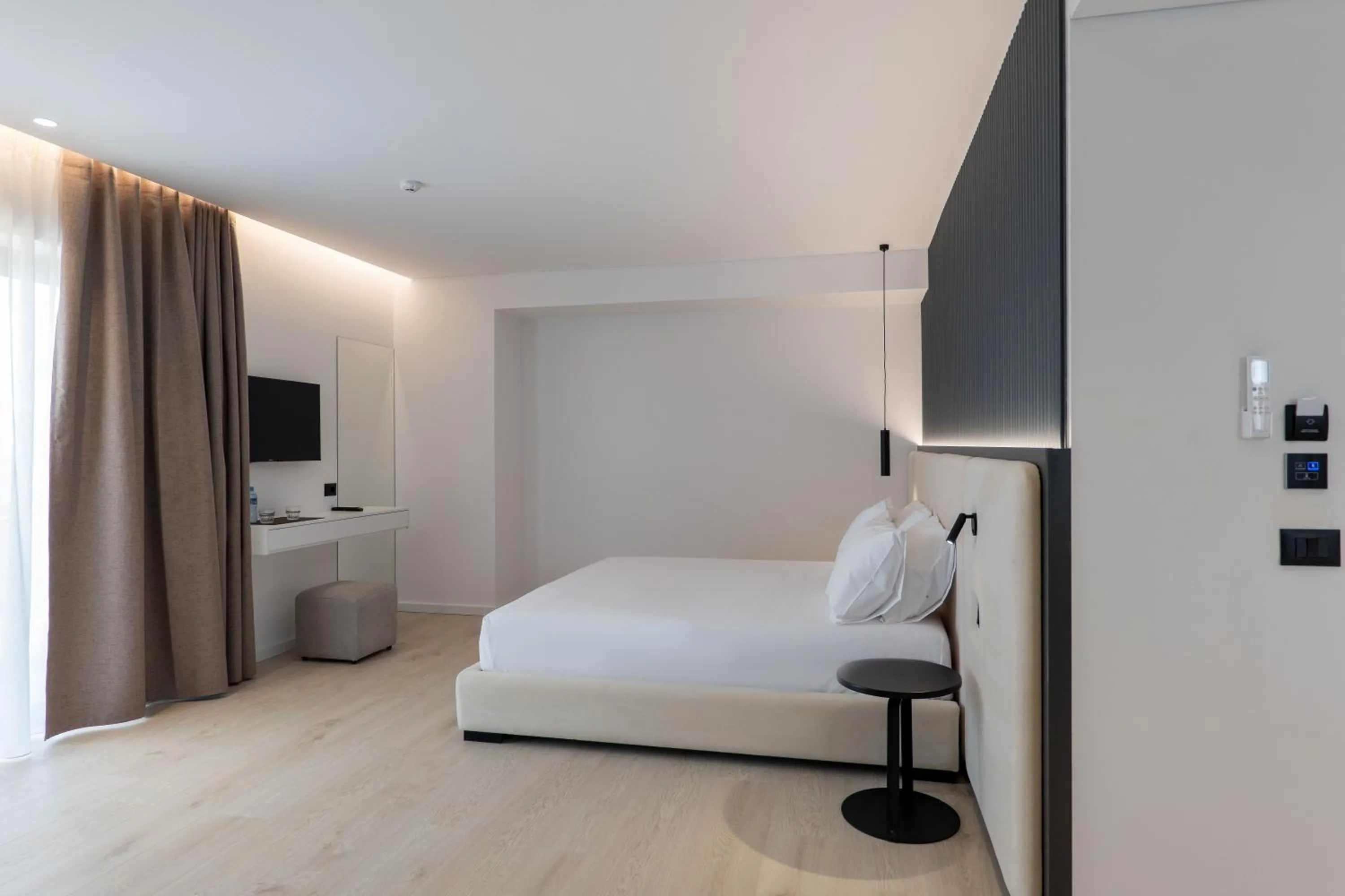 Photo of the whole room, Bed in Arrei Hotel