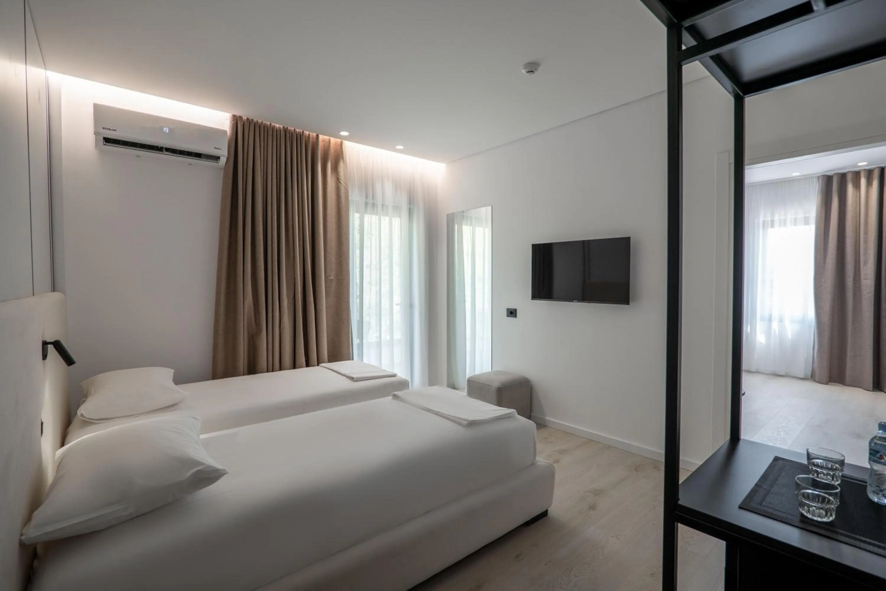 Photo of the whole room, Bed in Arrei Hotel