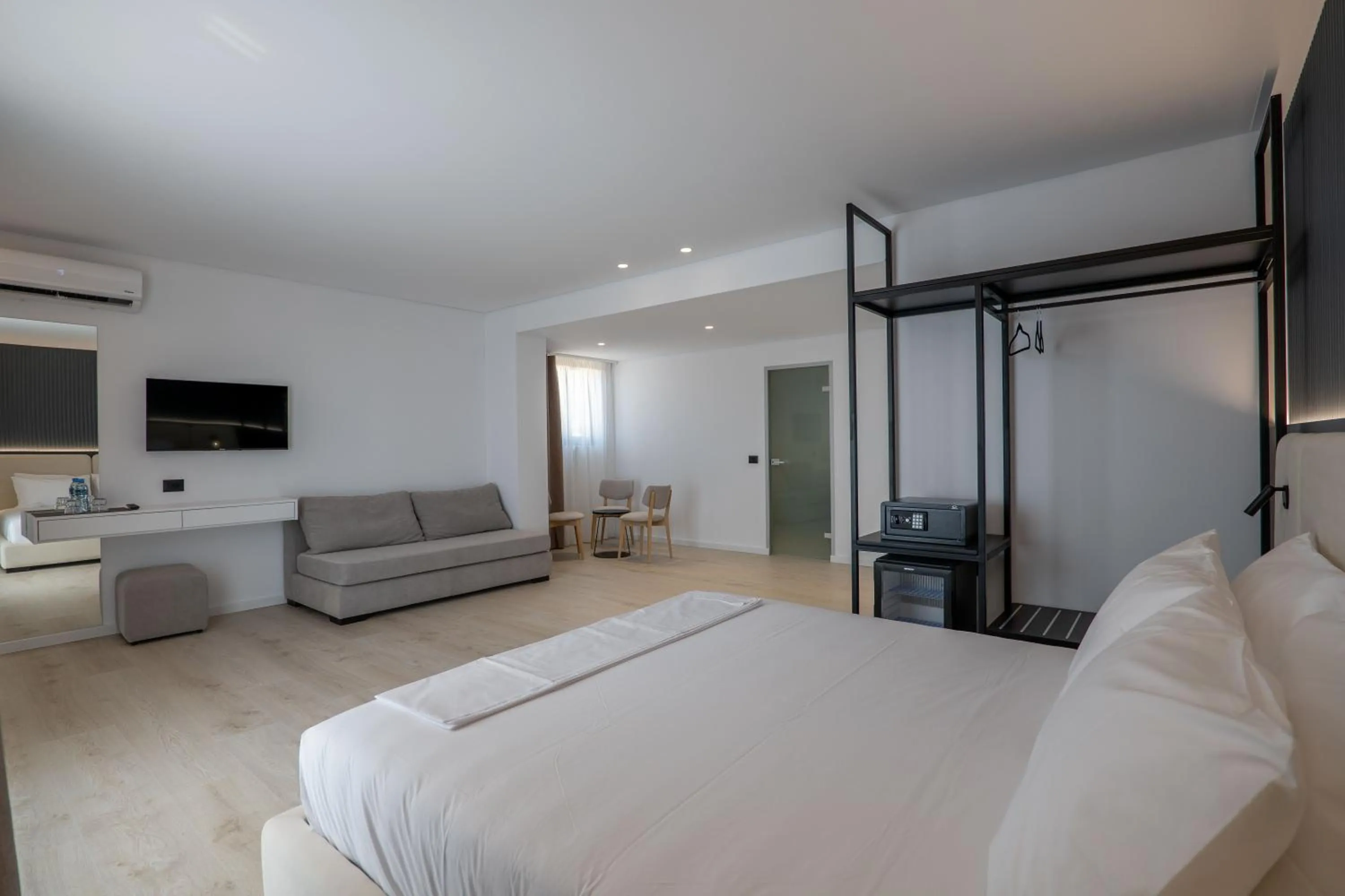 Photo of the whole room, Bed in Arrei Hotel