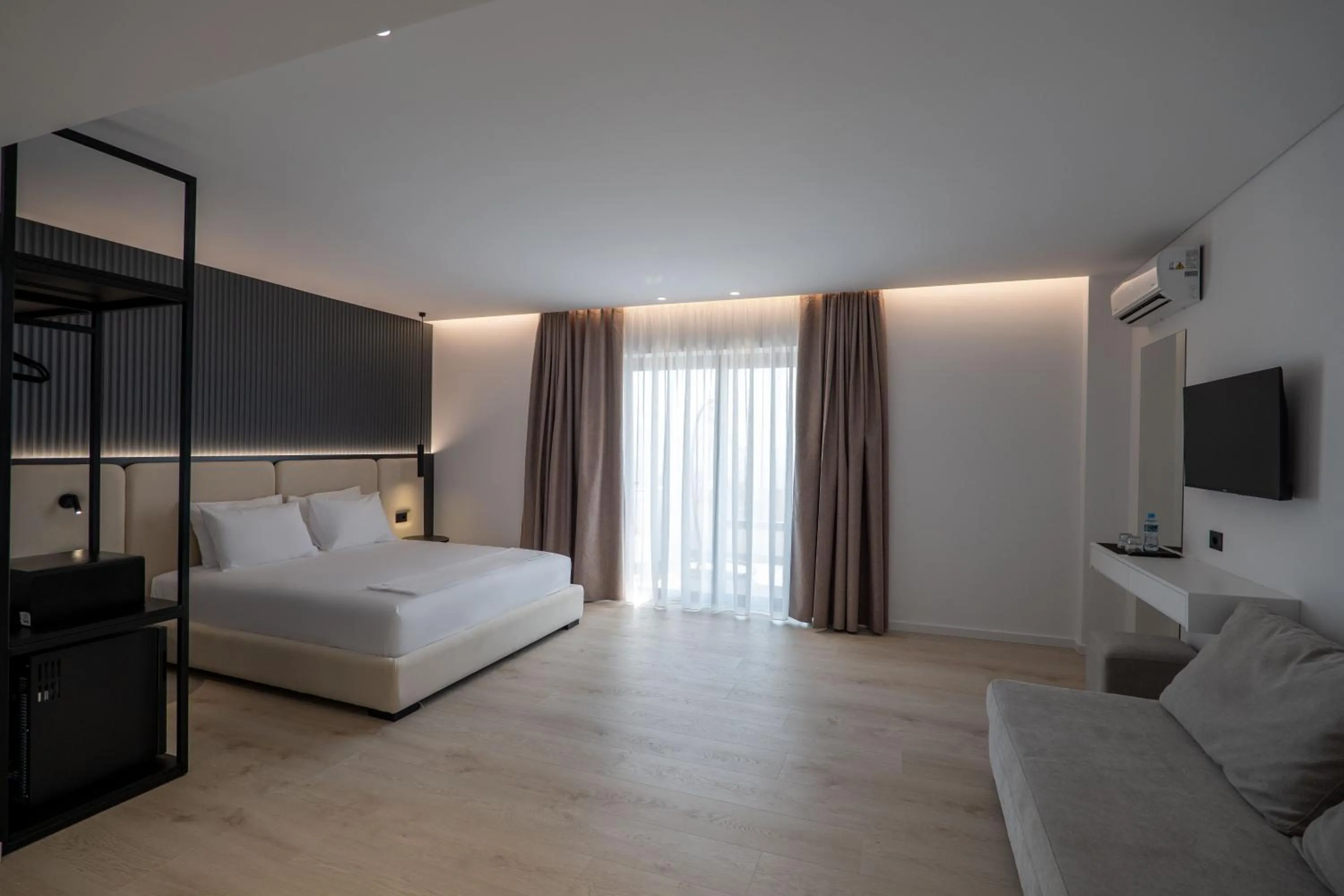 Photo of the whole room, Bed in Arrei Hotel