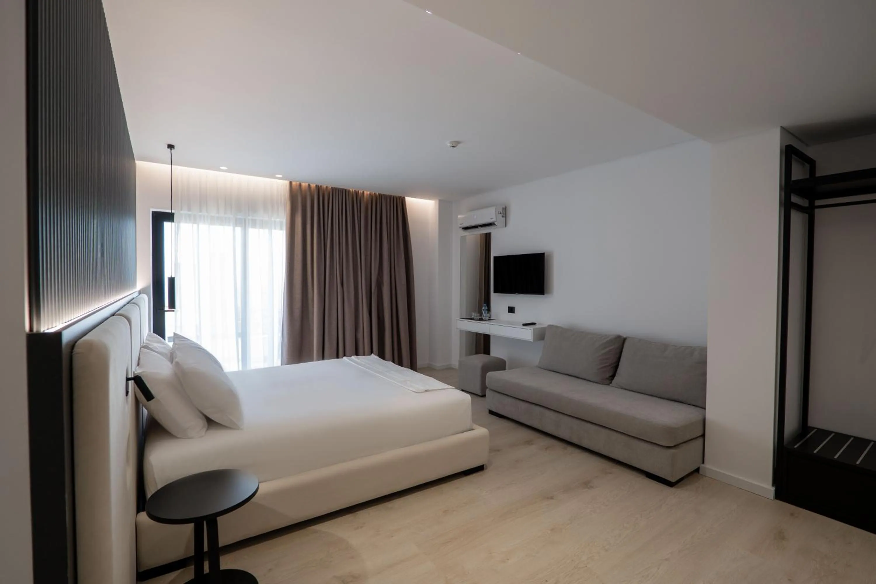 Photo of the whole room, Bed in Arrei Hotel