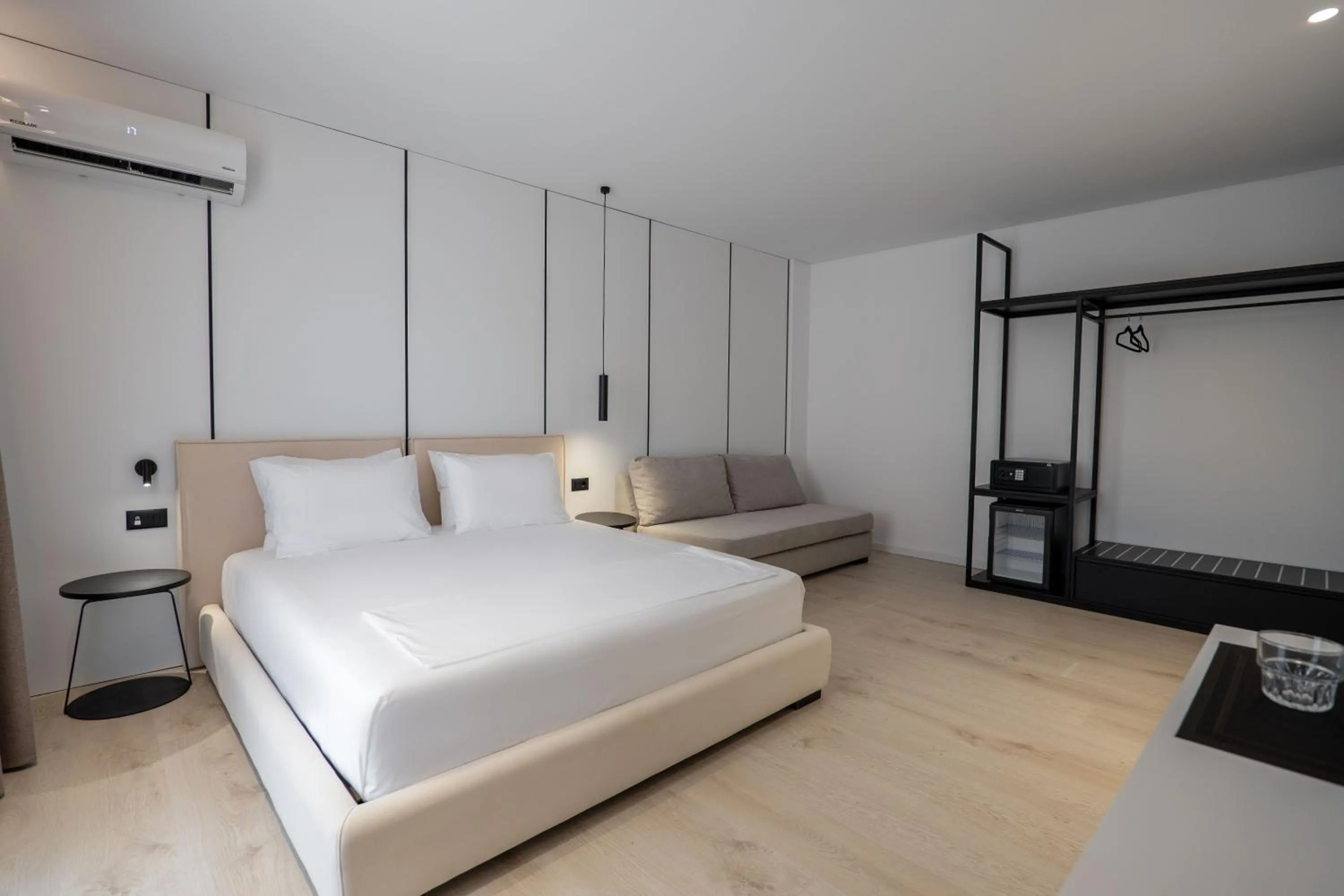 Photo of the whole room, Bed in Arrei Hotel