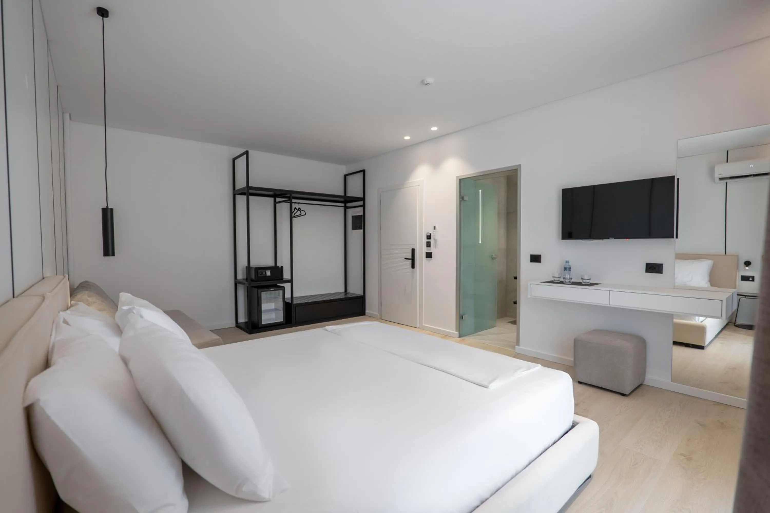 Photo of the whole room, Bed in Arrei Hotel