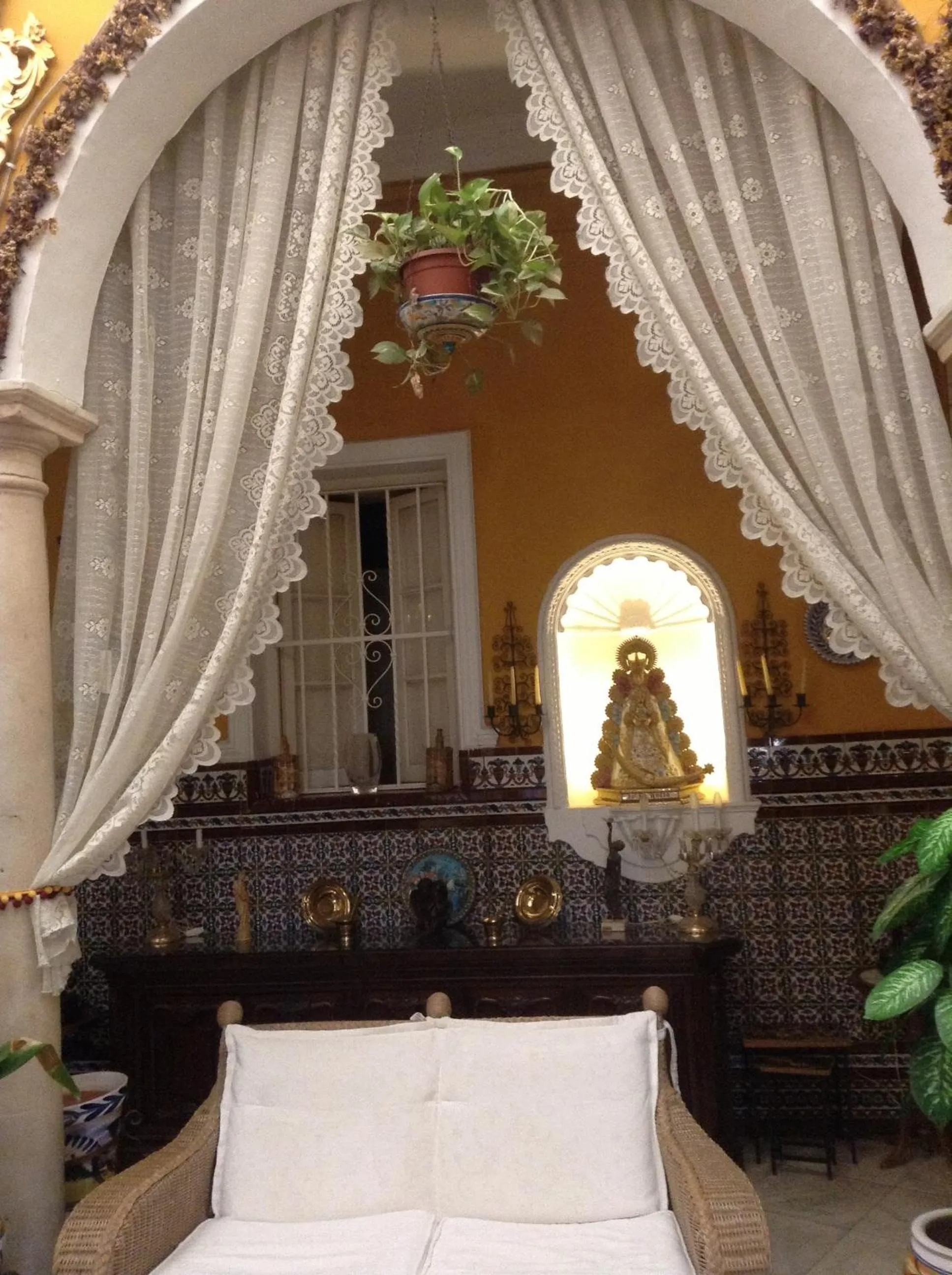 Living room, Bed in Hostal Sierpes