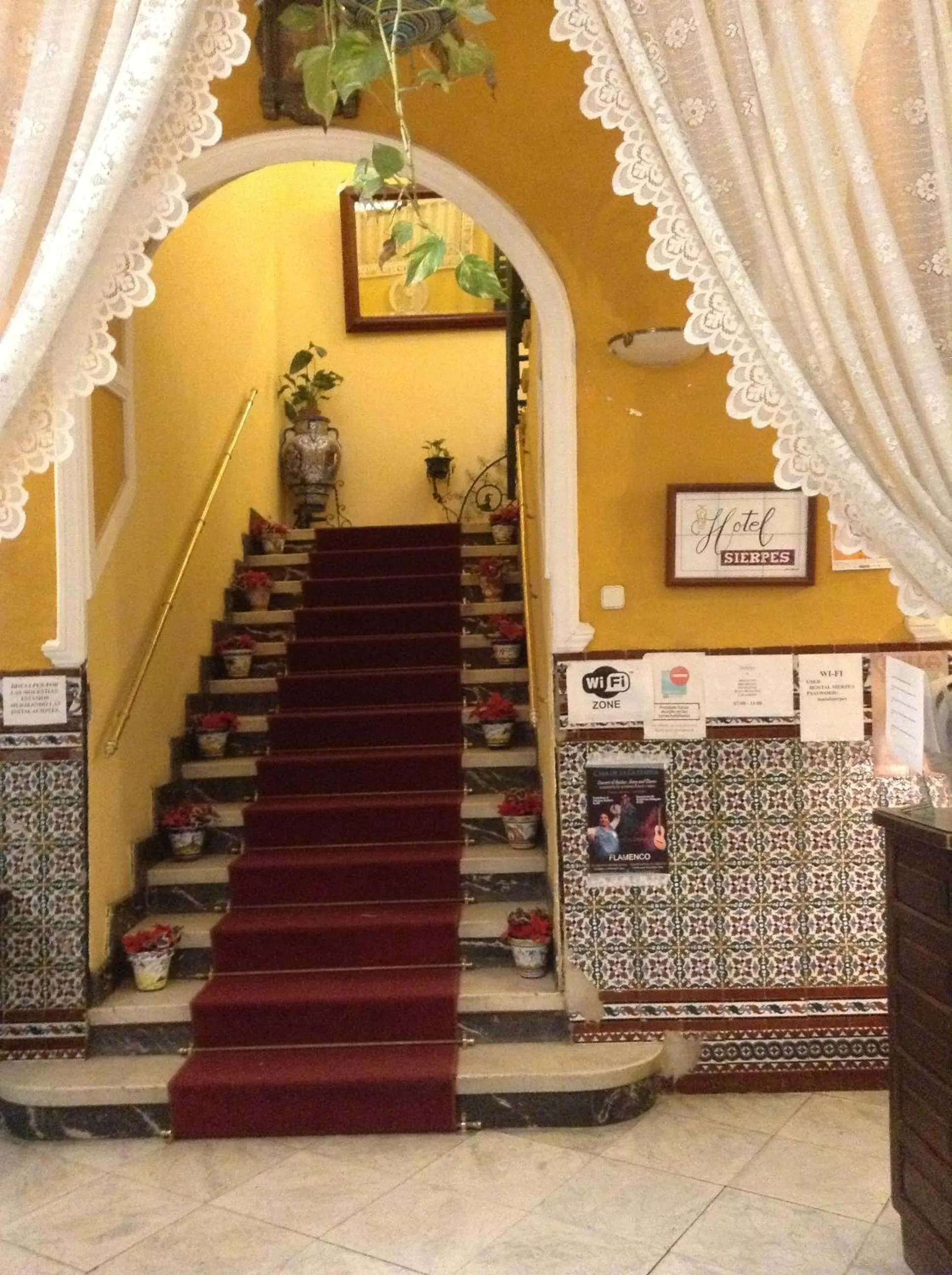 Lobby or reception in Hostal Sierpes