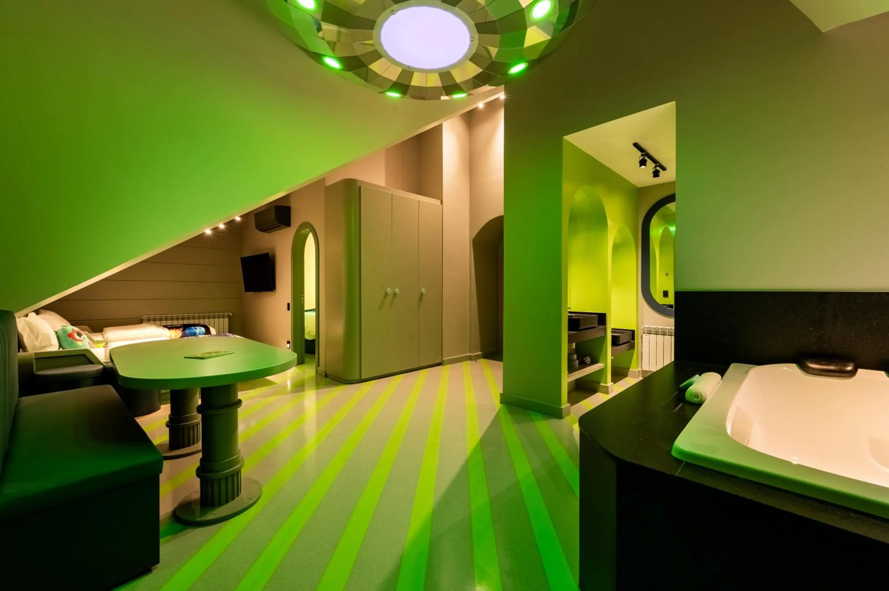 Hot Tub, Bed in Mundo Criamigos Hotel Gramado