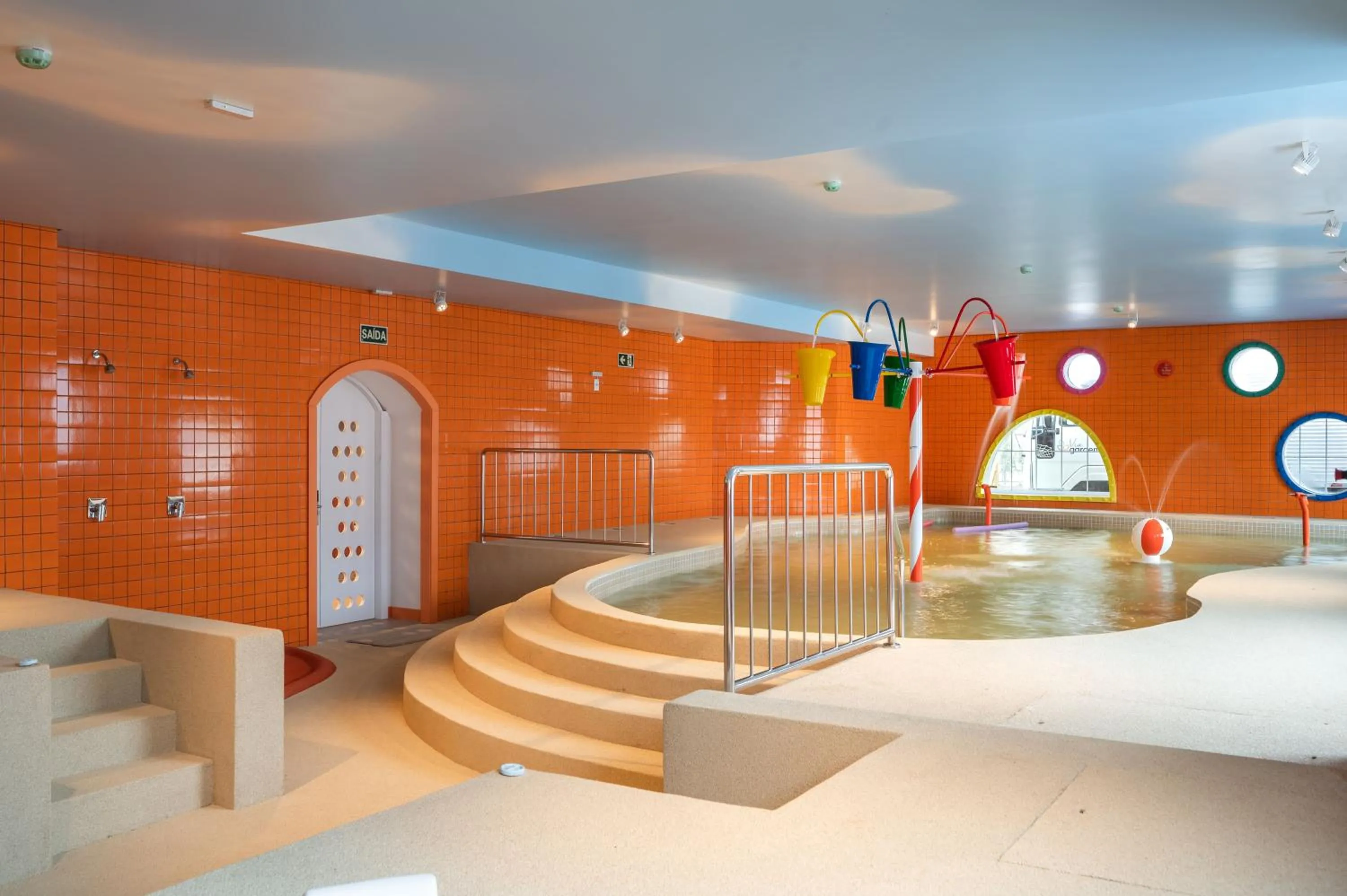 Swimming pool in Mundo Criamigos Hotel Gramado