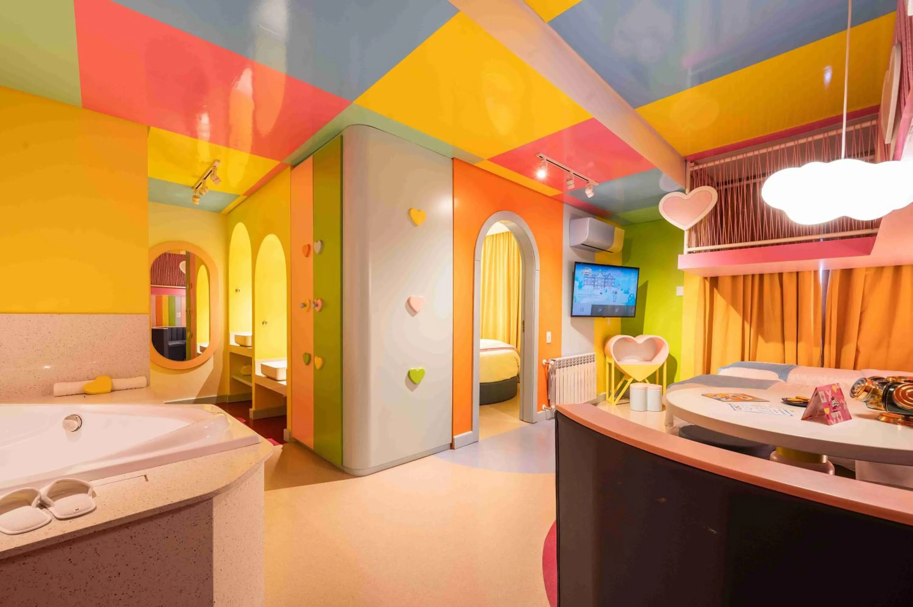 Photo of the whole room, Bed in Mundo Criamigos Hotel Gramado