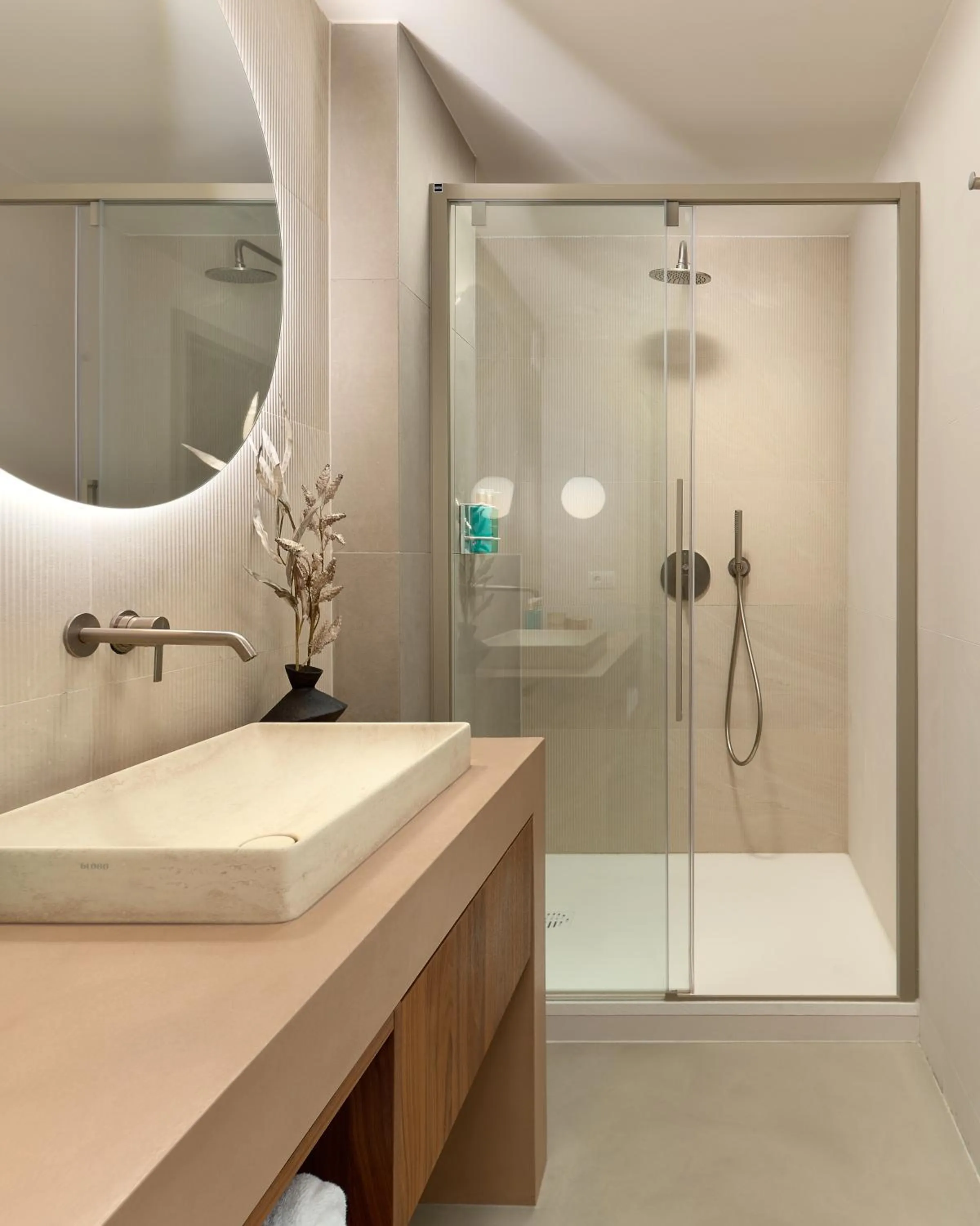 Shower in Central Heritage Hotel