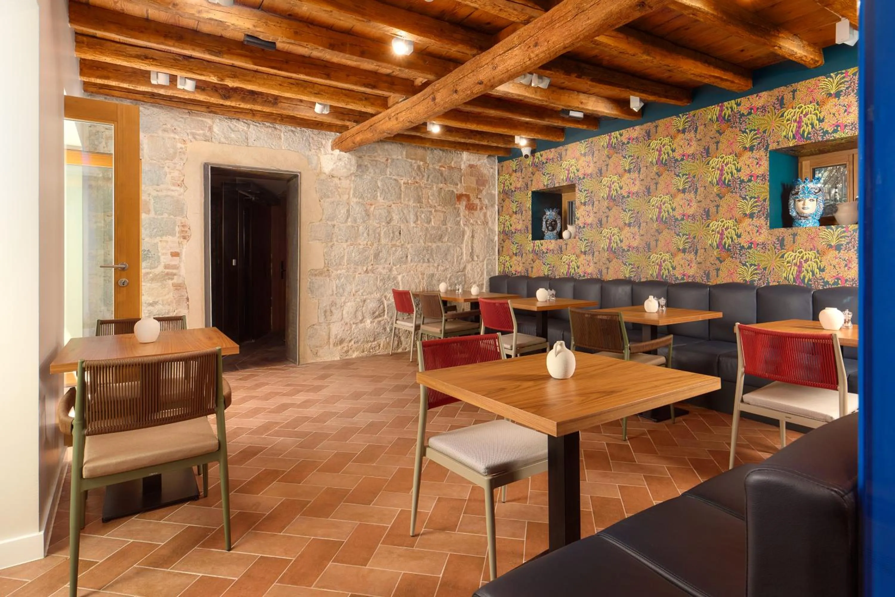 Restaurant/places to eat in Central Heritage Hotel