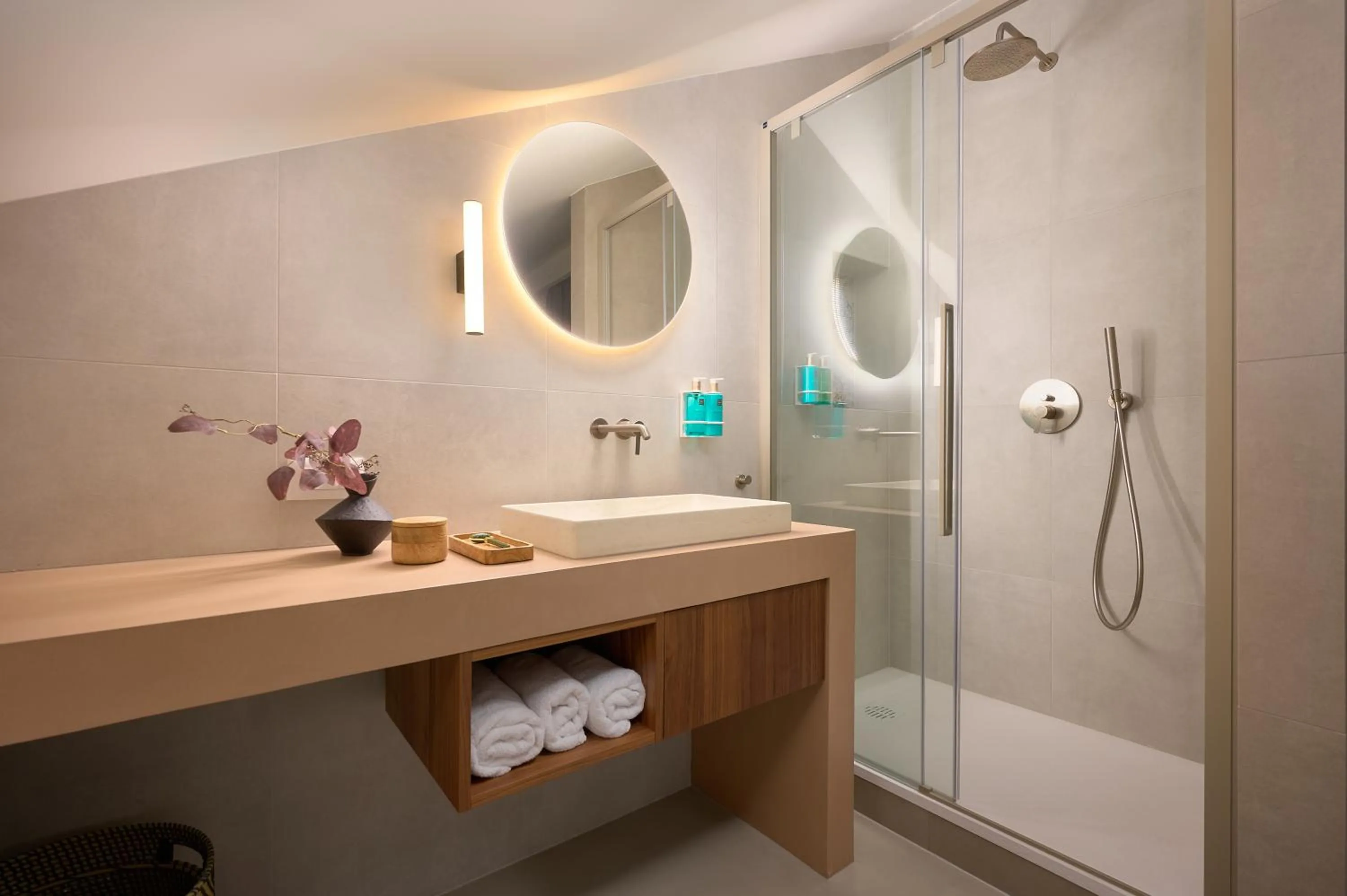 Shower in Central Heritage Hotel