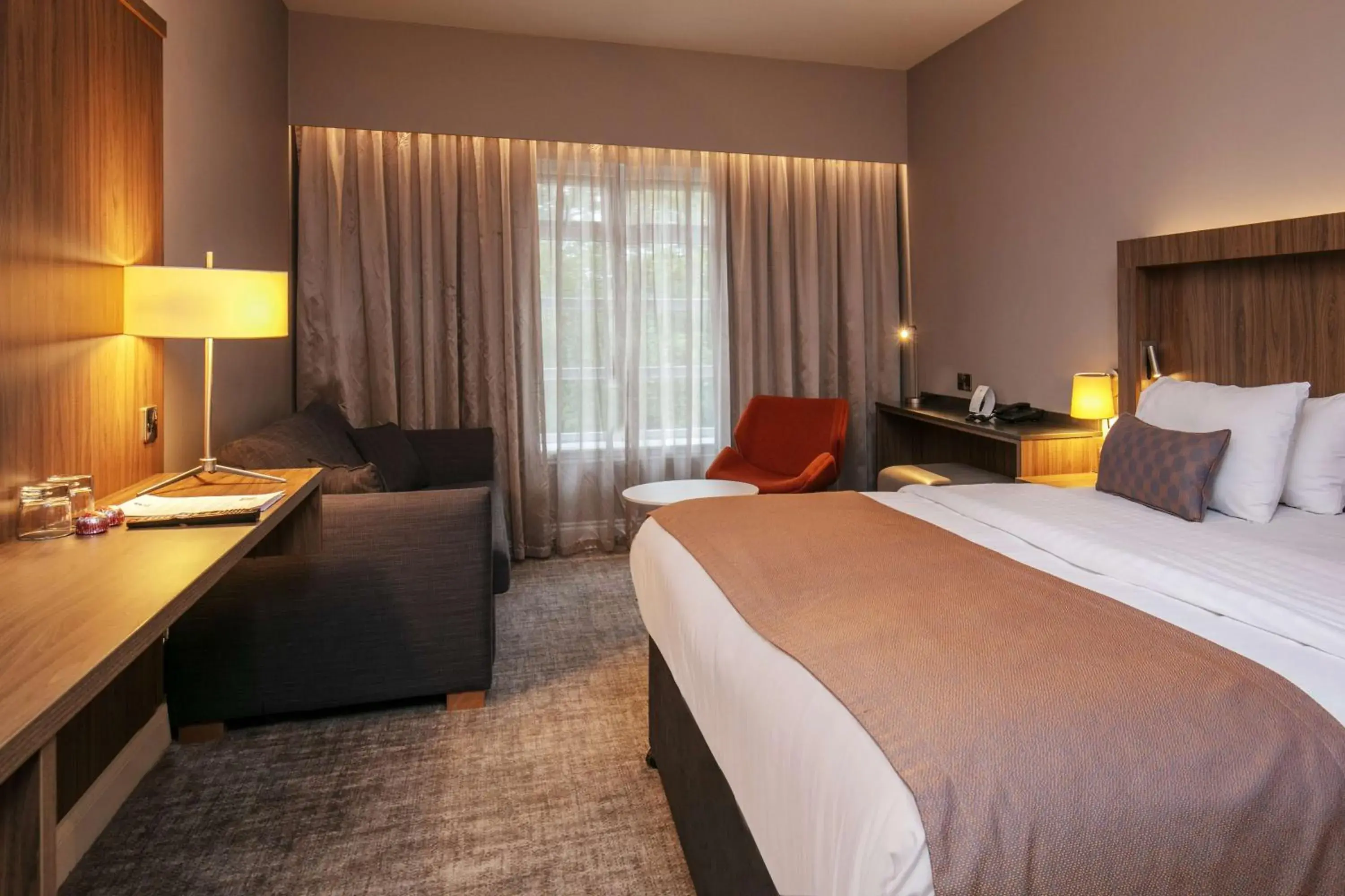 Superior King Room with Walk-In Shower in Best Western Motherwell Centre Moorings Hotel Superior King Room with Walk-In Shower in Best Western Motherwell Centre Moorings Hotel
