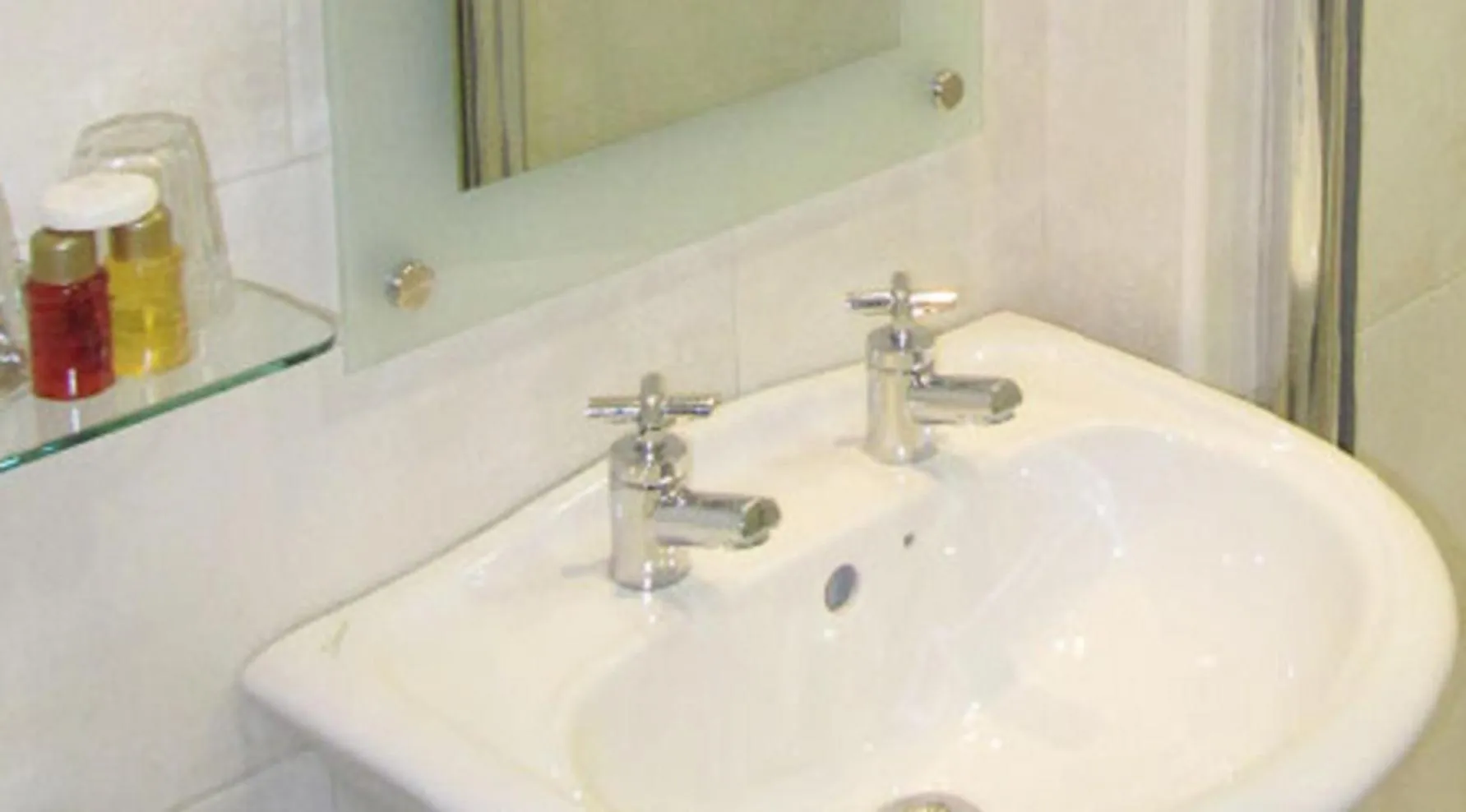 Bathroom in Best Western Motherwell Centre Moorings Hotel