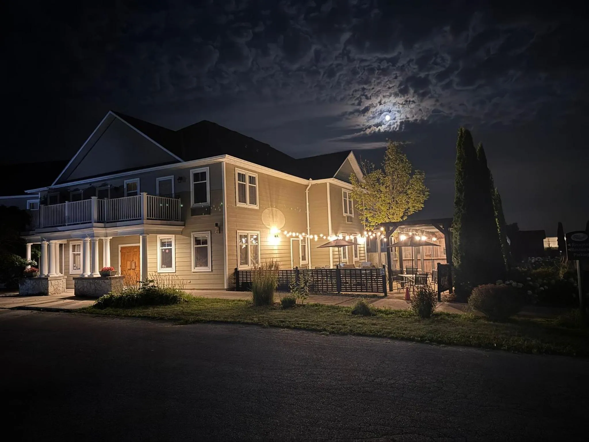 Stone Willow Inn