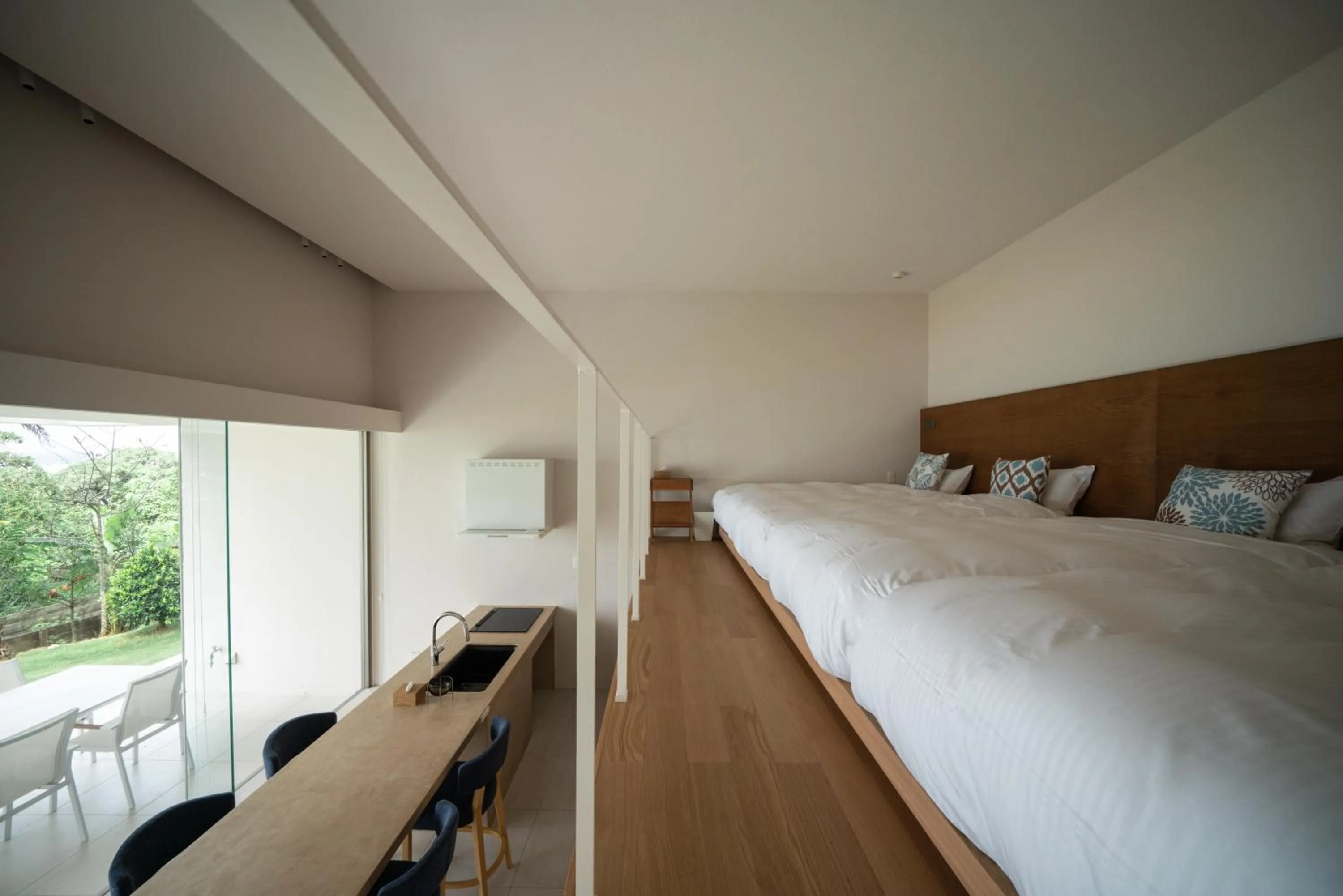 Dining area, Bed in THE PANALI