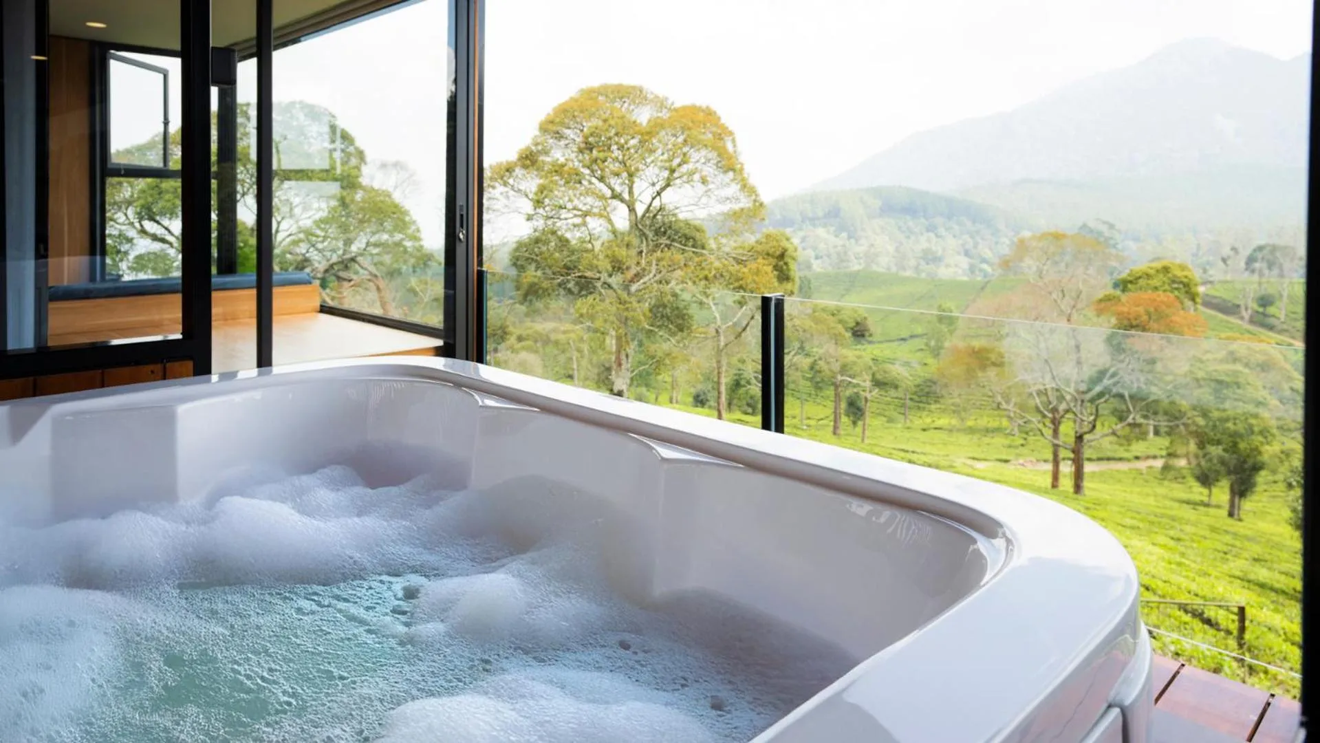 Hot Tub in Bobocabin Sukawana, Bandung