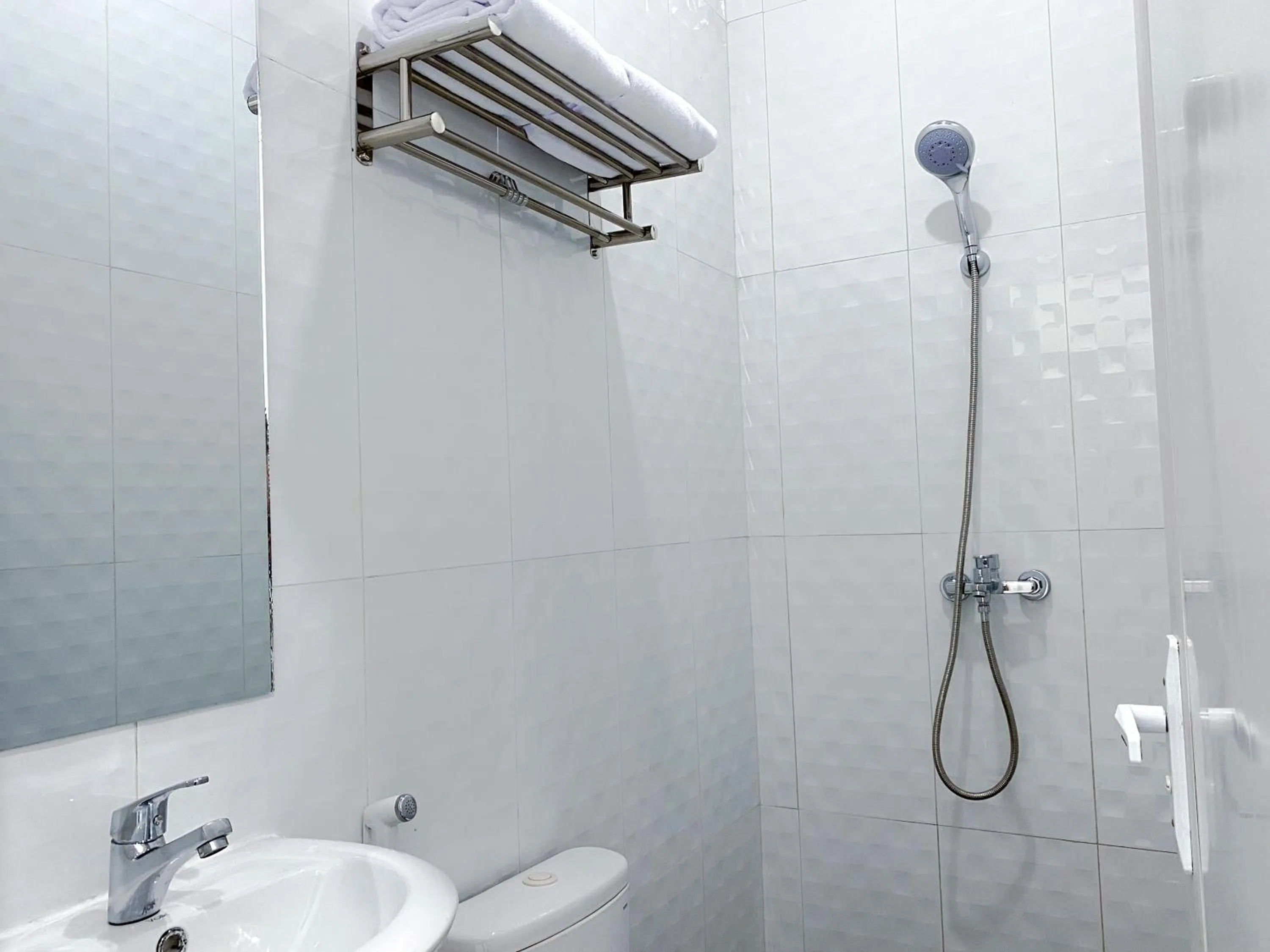 Shower in Cordex Hotel Marelan Medan