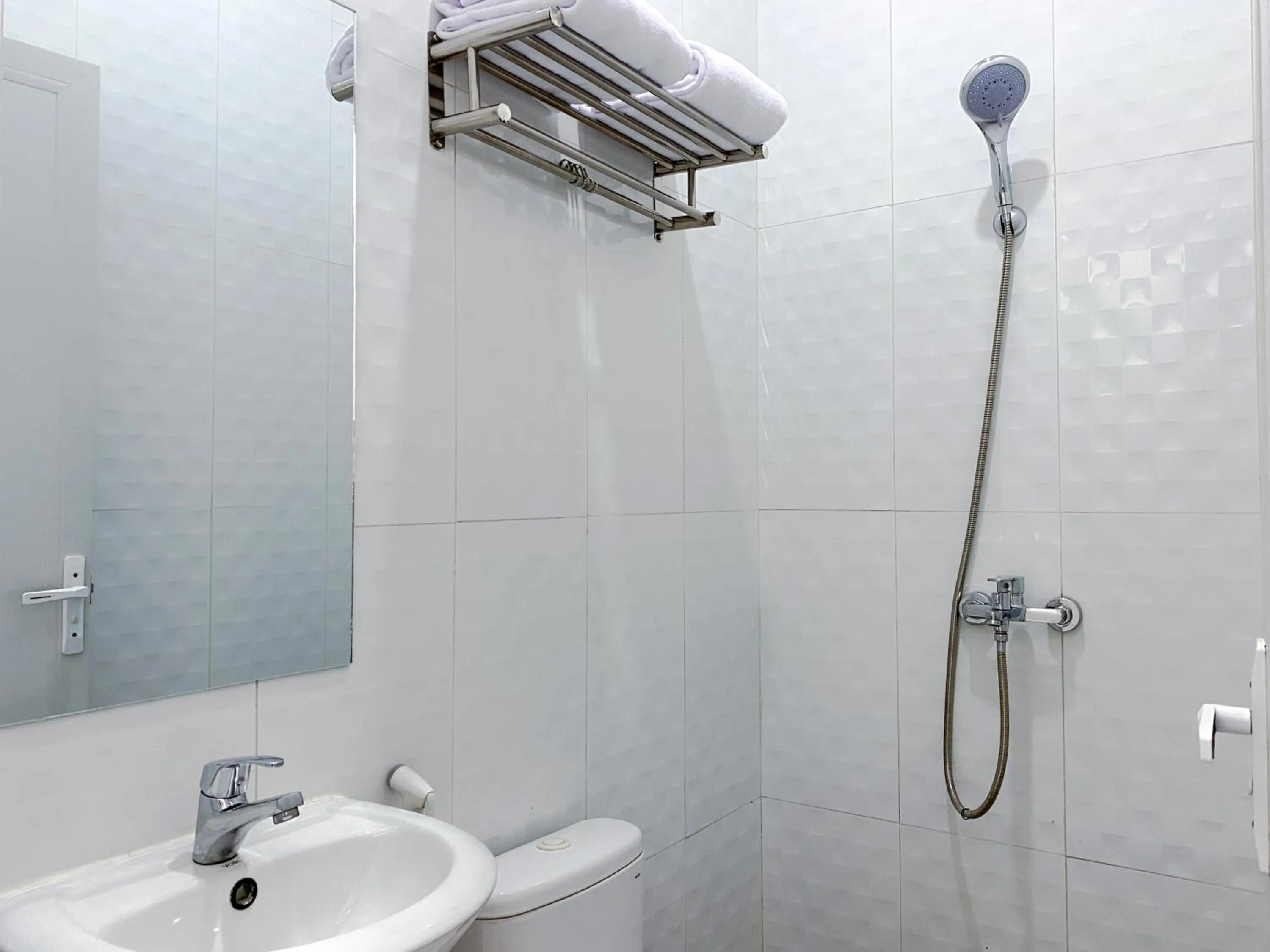 Shower in Cordex Hotel Marelan Medan