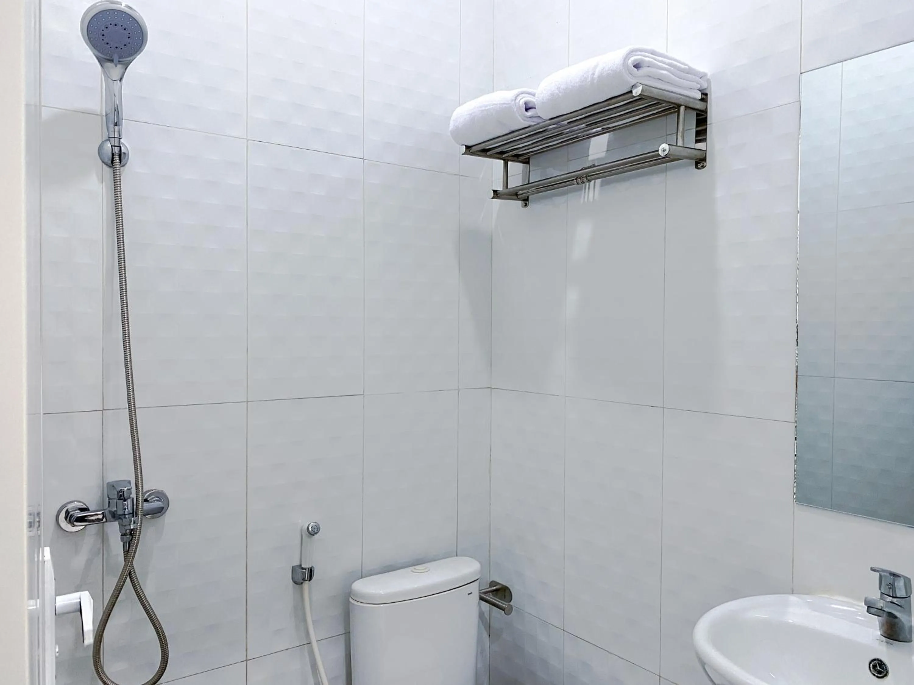 Shower in Cordex Hotel Marelan Medan