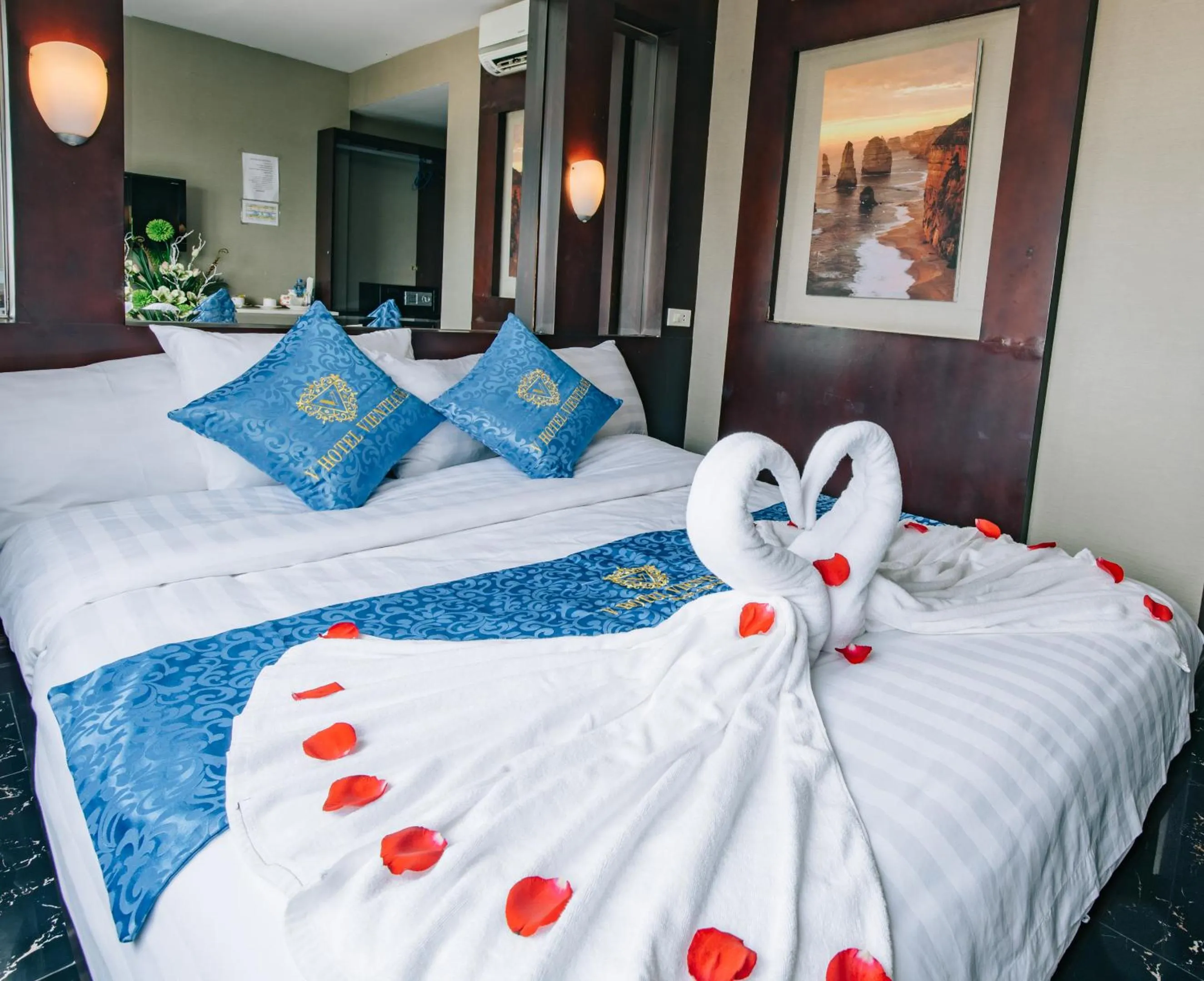 Bed in V Hotel Vientiane