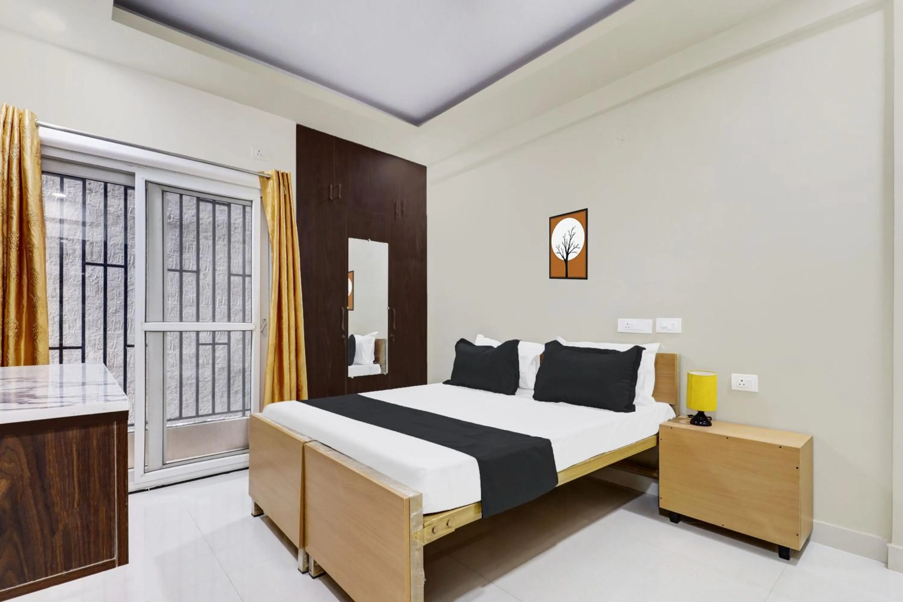 Bedroom in Hotel O Sri Harshitha Grand Near Zudio - Star Bazaar, Kundalhalli Gate