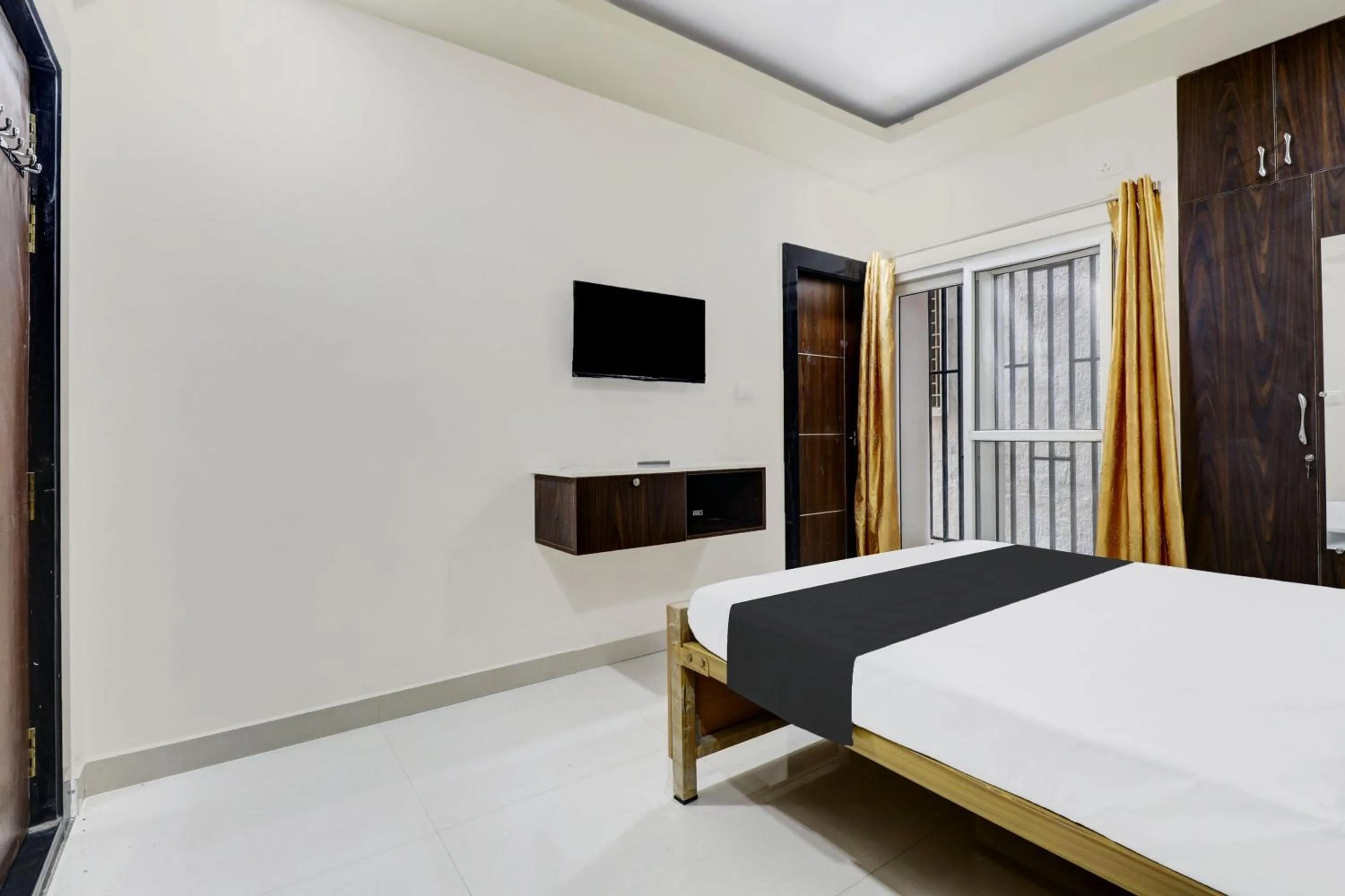 Bedroom in Hotel O Sri Harshitha Grand Near Zudio - Star Bazaar, Kundalhalli Gate