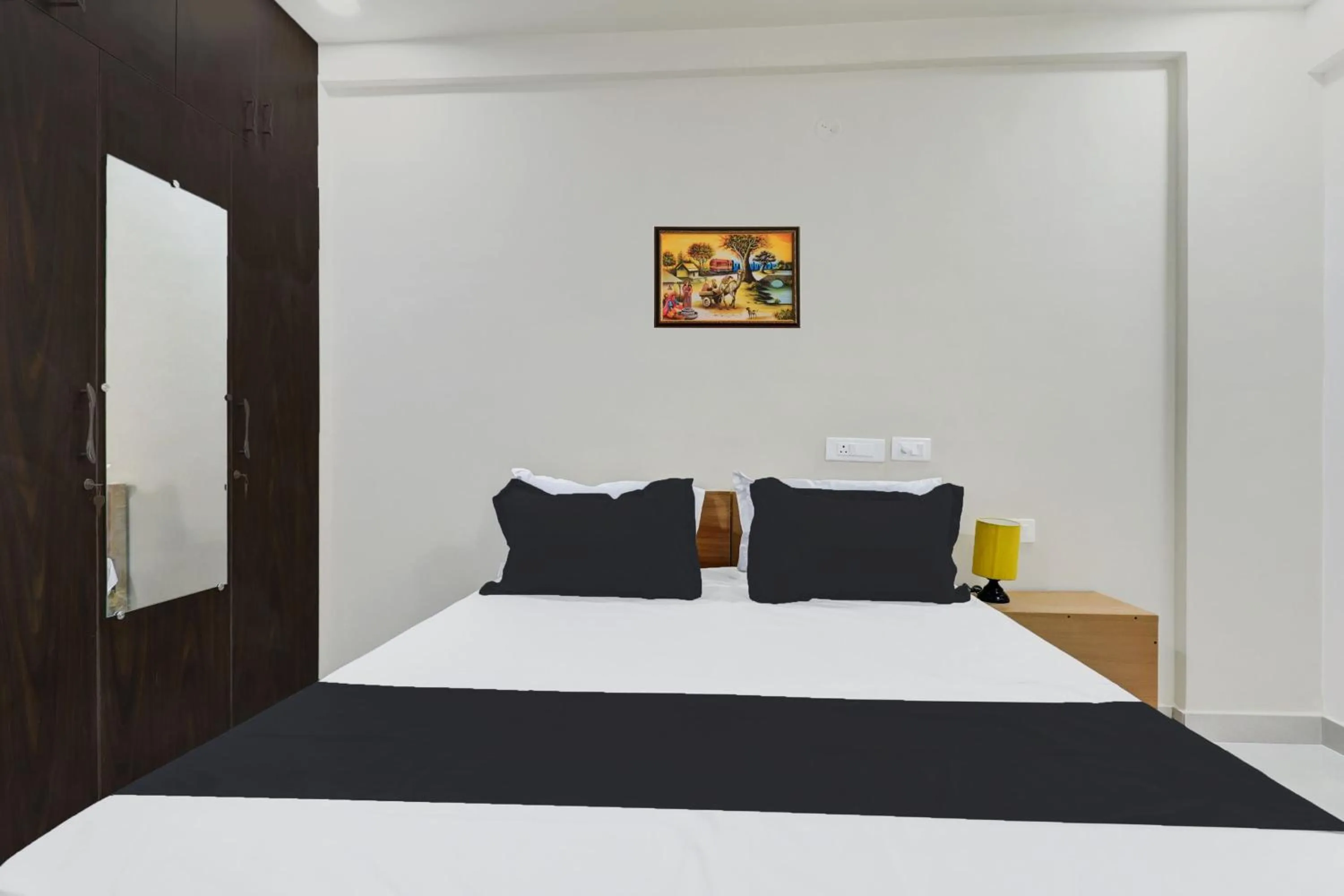 Bedroom in Hotel O Sri Harshitha Grand Near Zudio - Star Bazaar, Kundalhalli Gate