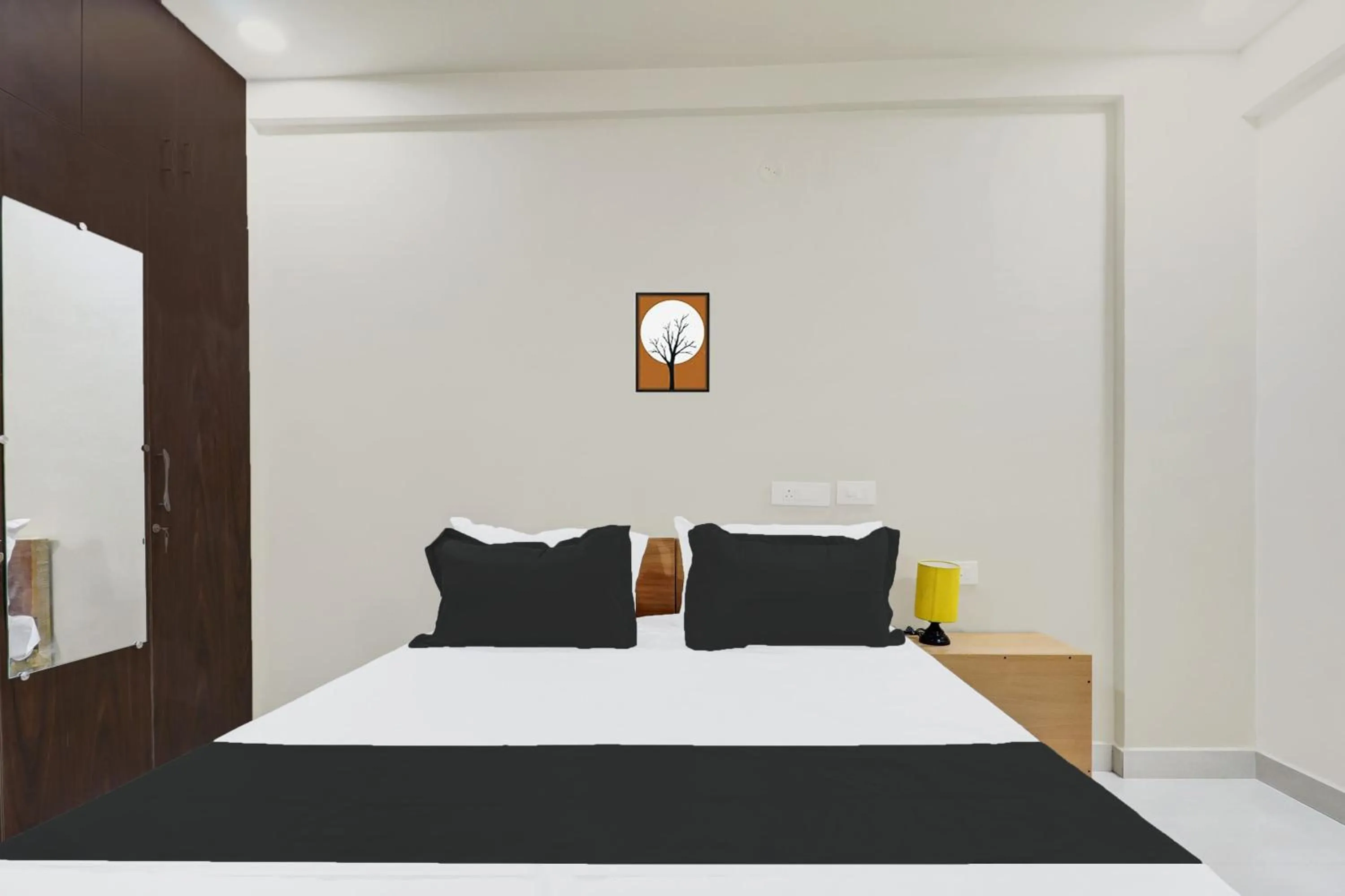 Bedroom in Hotel O Sri Harshitha Grand Near Zudio - Star Bazaar, Kundalhalli Gate