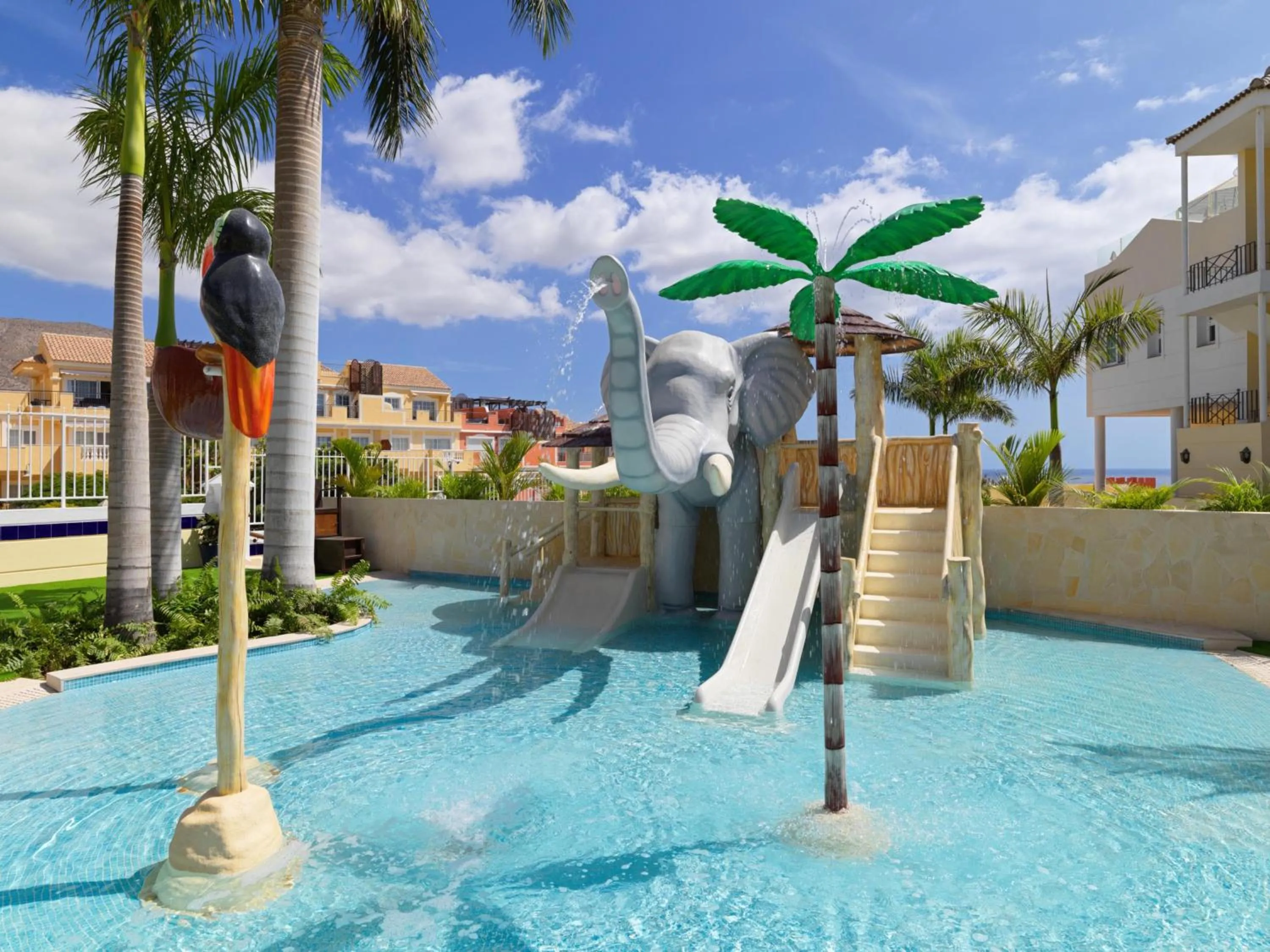 Swimming pool in Gran Oasis Resort
