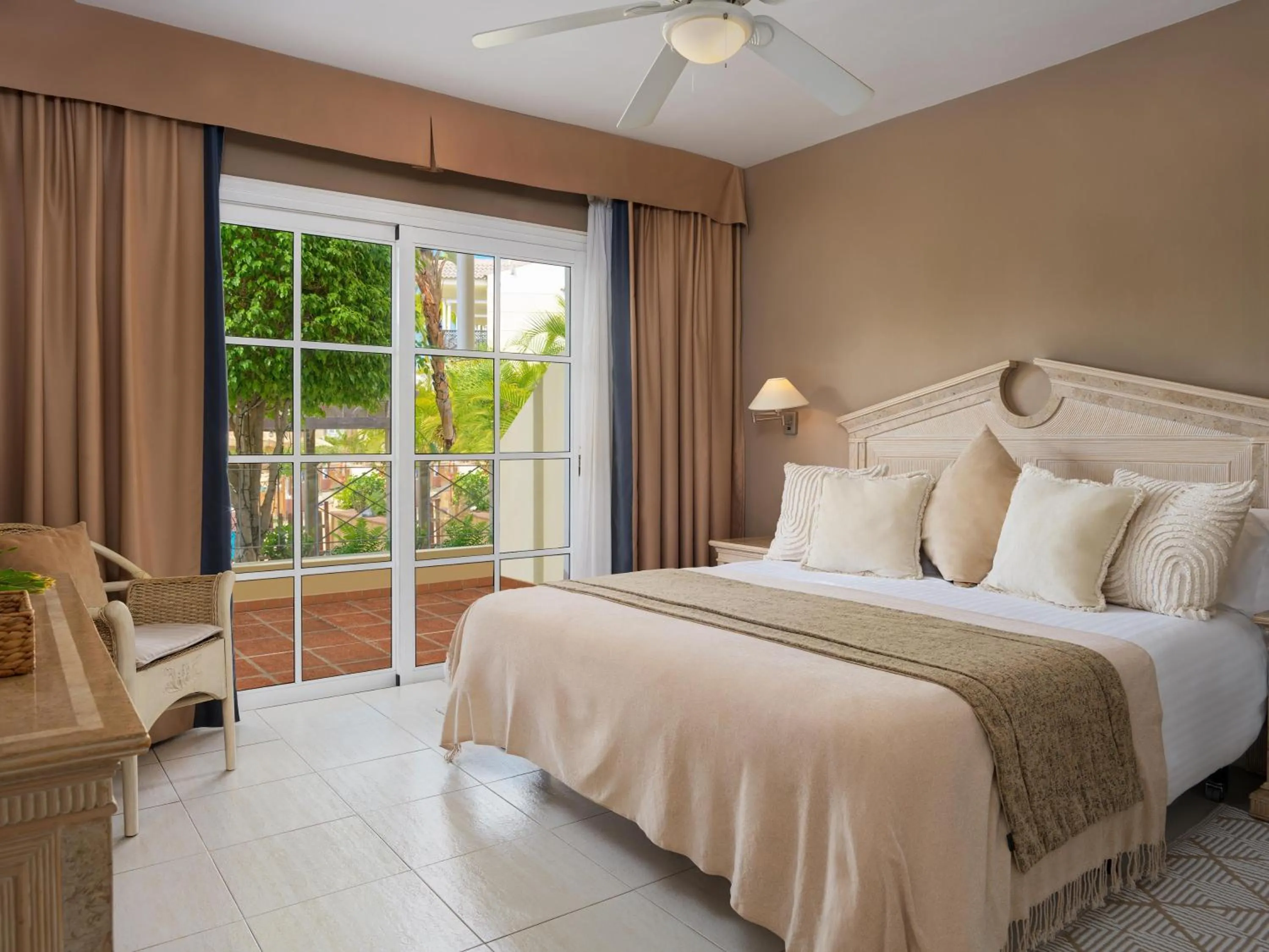 Photo of the whole room, Bed in Gran Oasis Resort