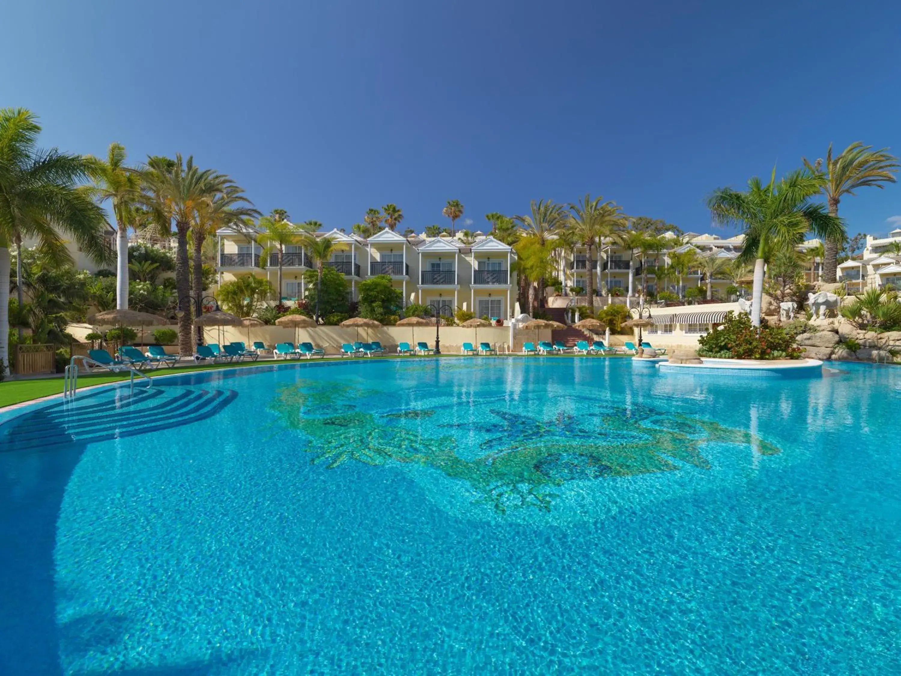 Swimming pool in Gran Oasis Resort Swimming pool in Gran Oasis Resort