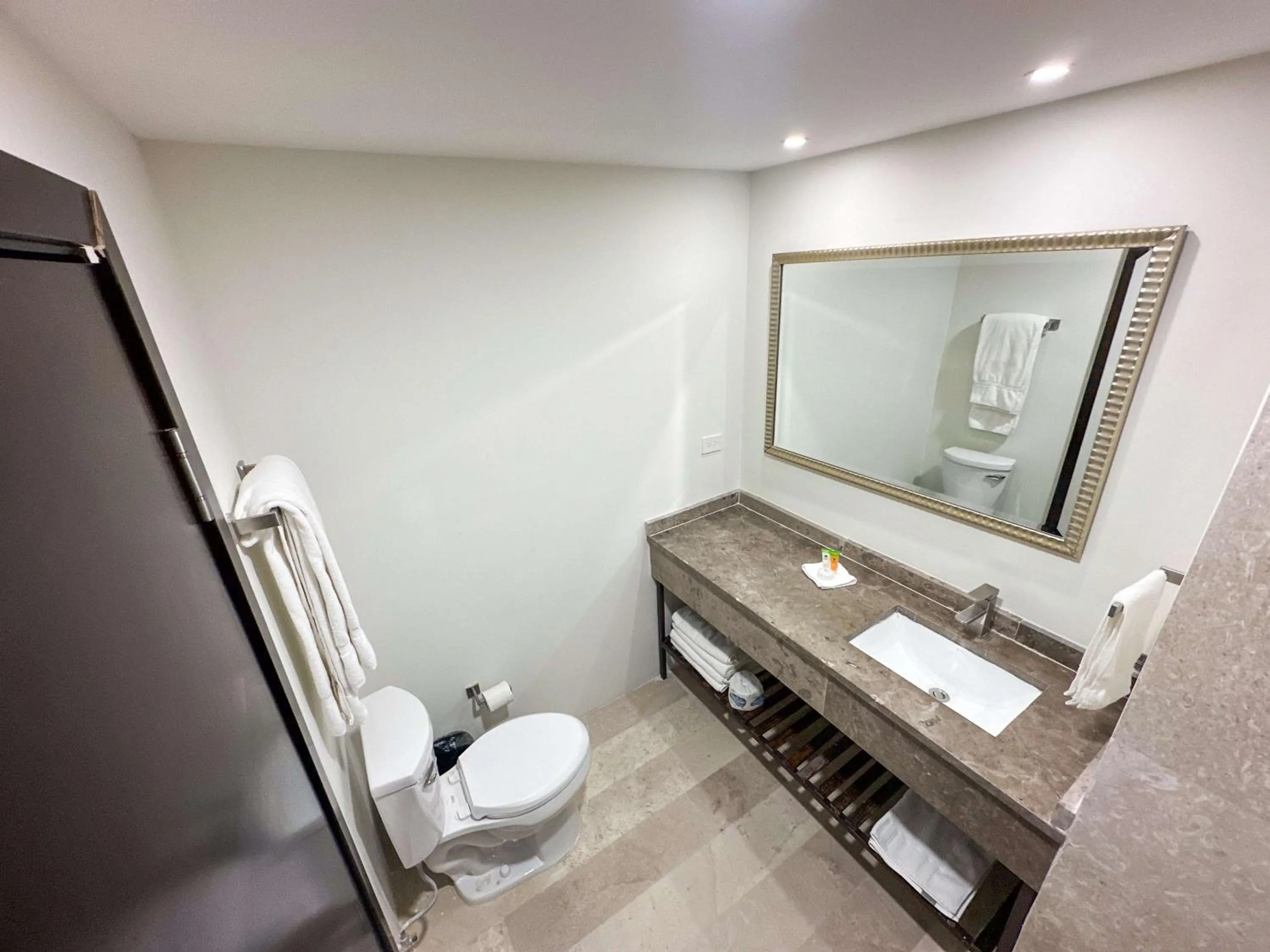 Bathroom in Best Western Plus Sacramento