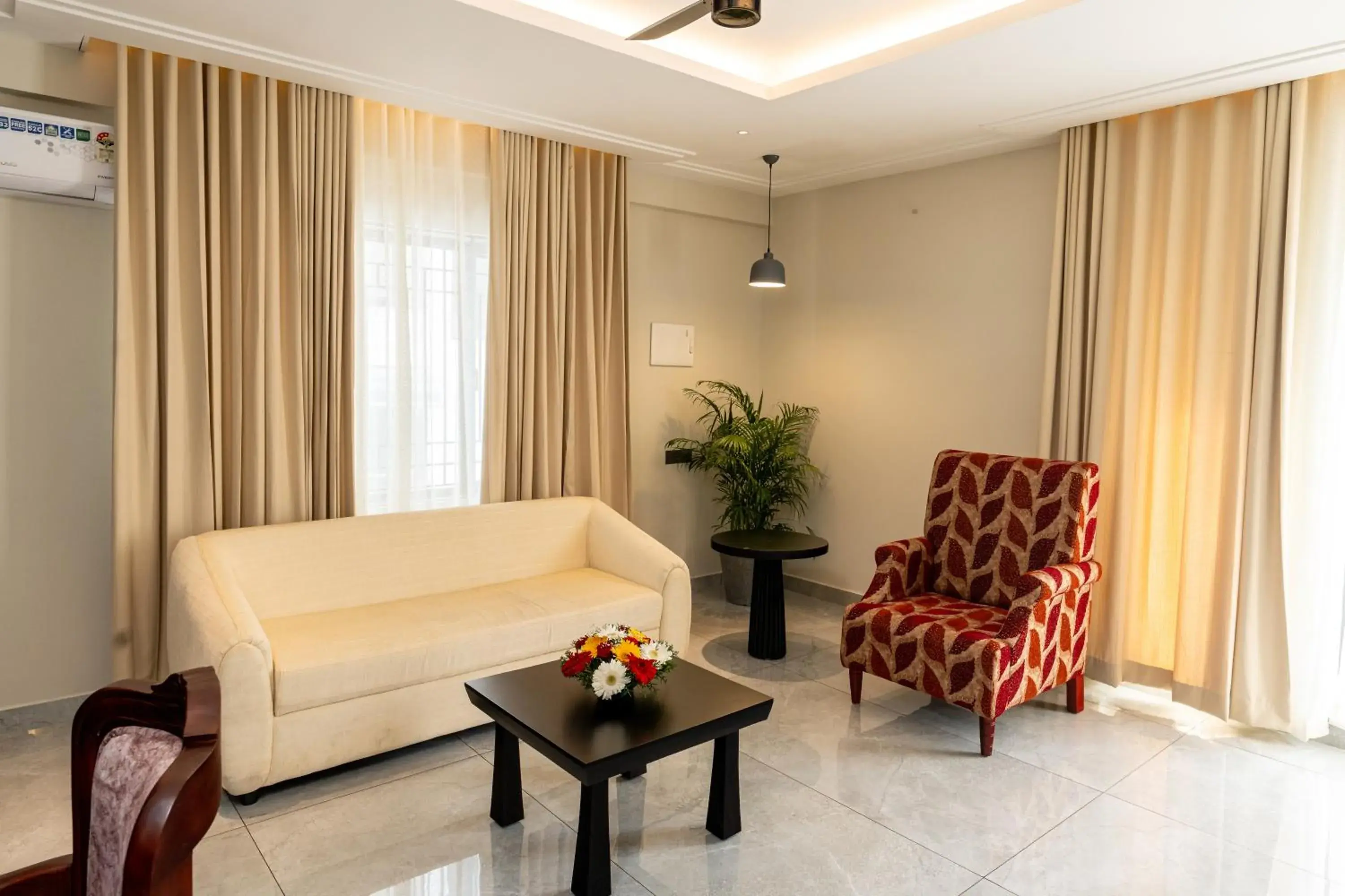 Suite - single occupancy in Saravana Grand Suites - A Unit of Saravana Bhavan Veg Tables Kochi Suite - single occupancy in Saravana Grand Suites - A Unit of Saravana Bhavan Veg Tables Kochi