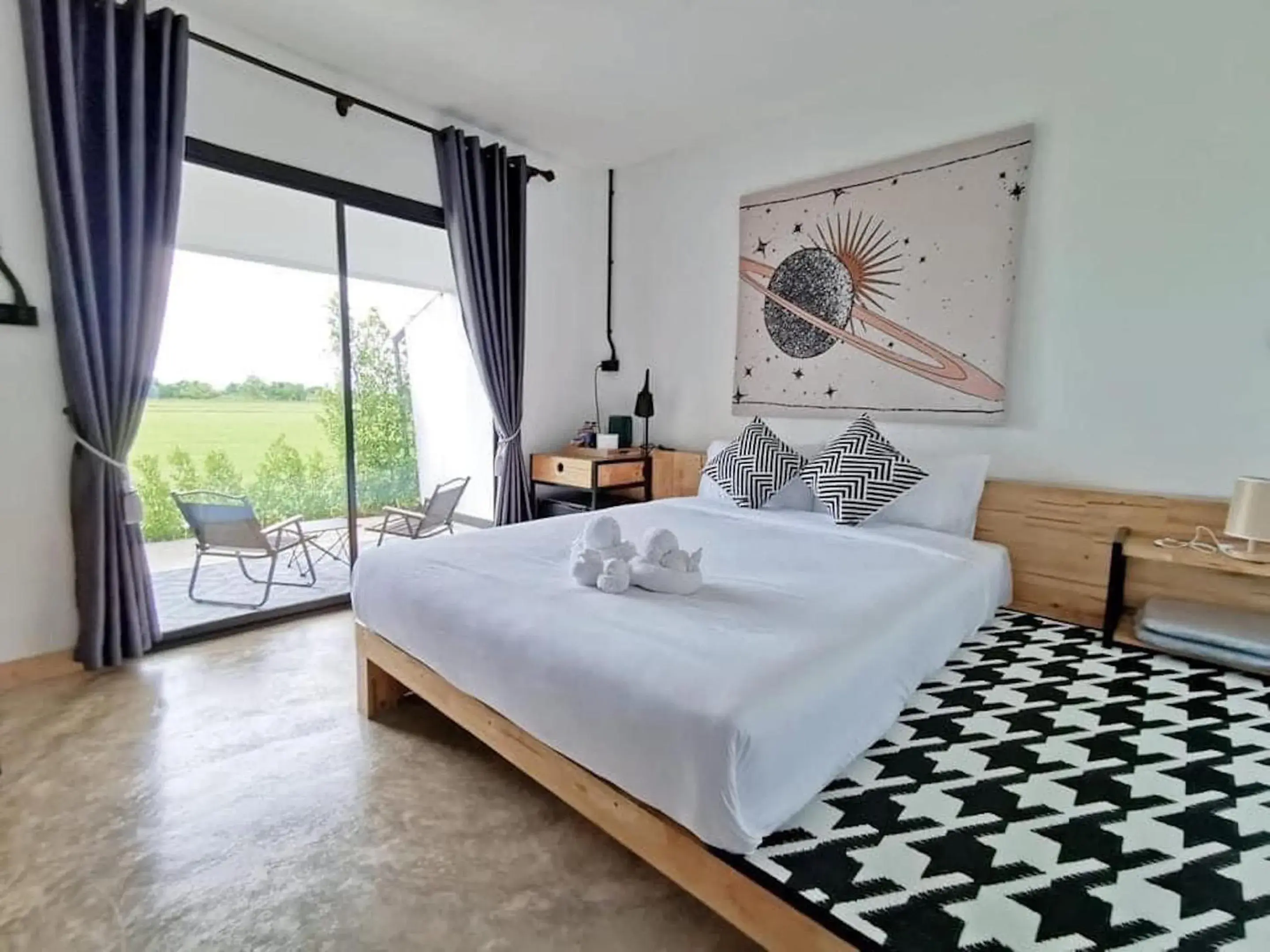 Bed in Penguin Villa Resort & Bistro Bed in Penguin Villa Resort & Bistro