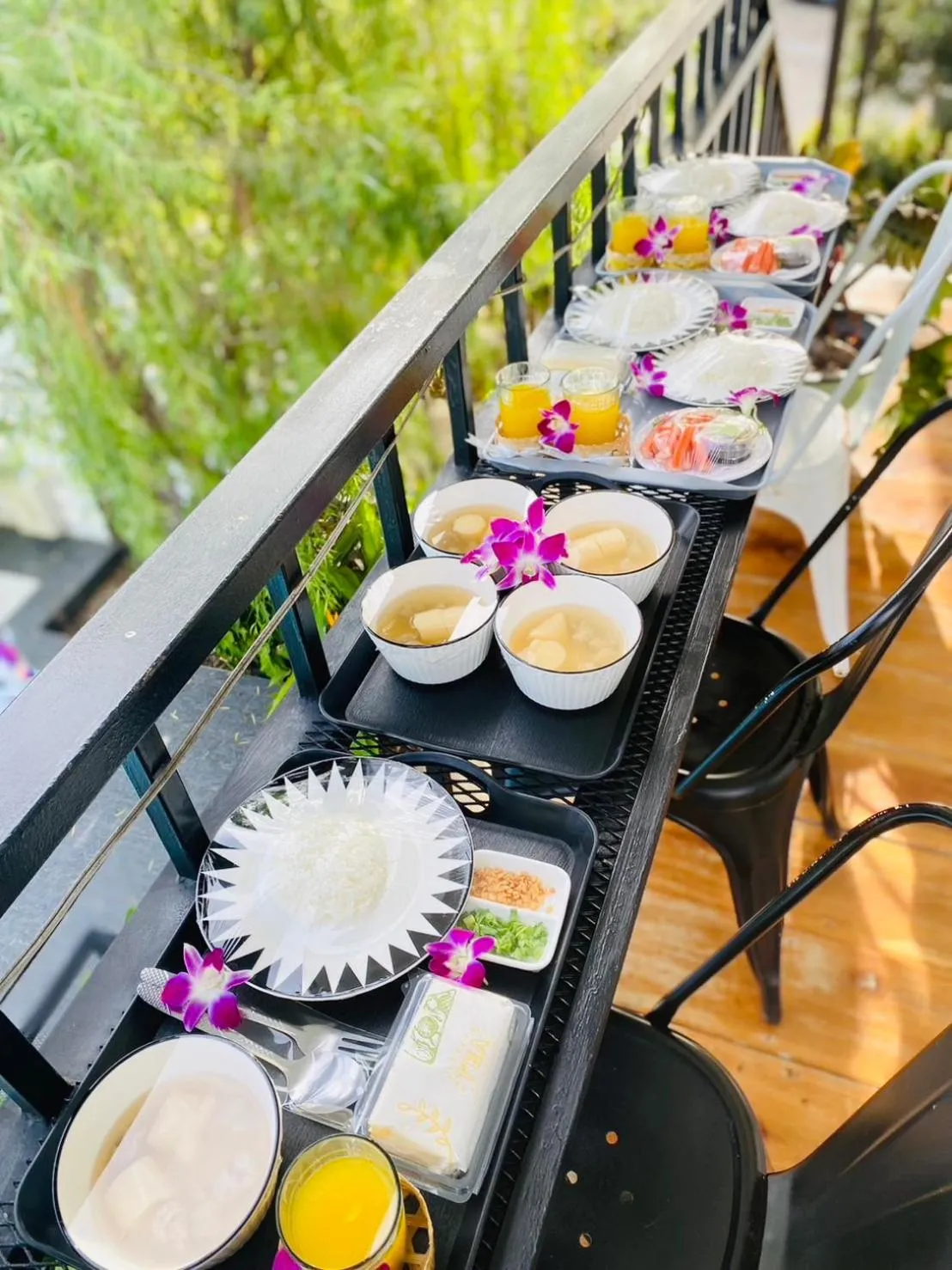 Food and drinks in Penguin Villa Resort & Bistro