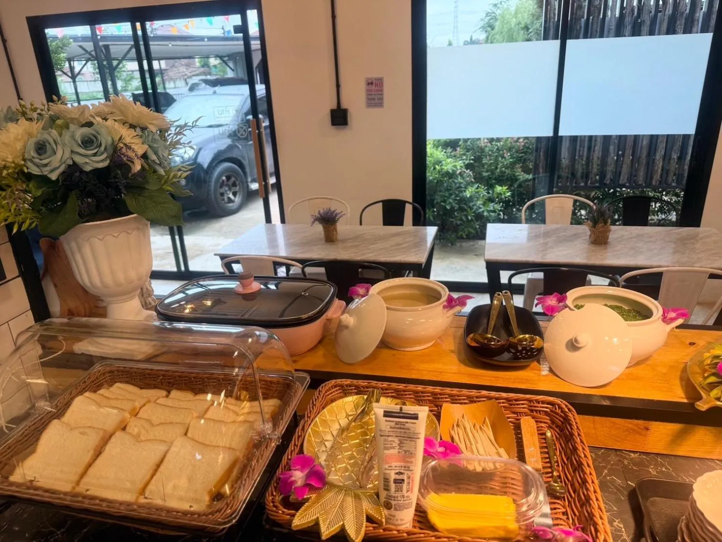 Food and drinks in Penguin Villa Resort & Bistro