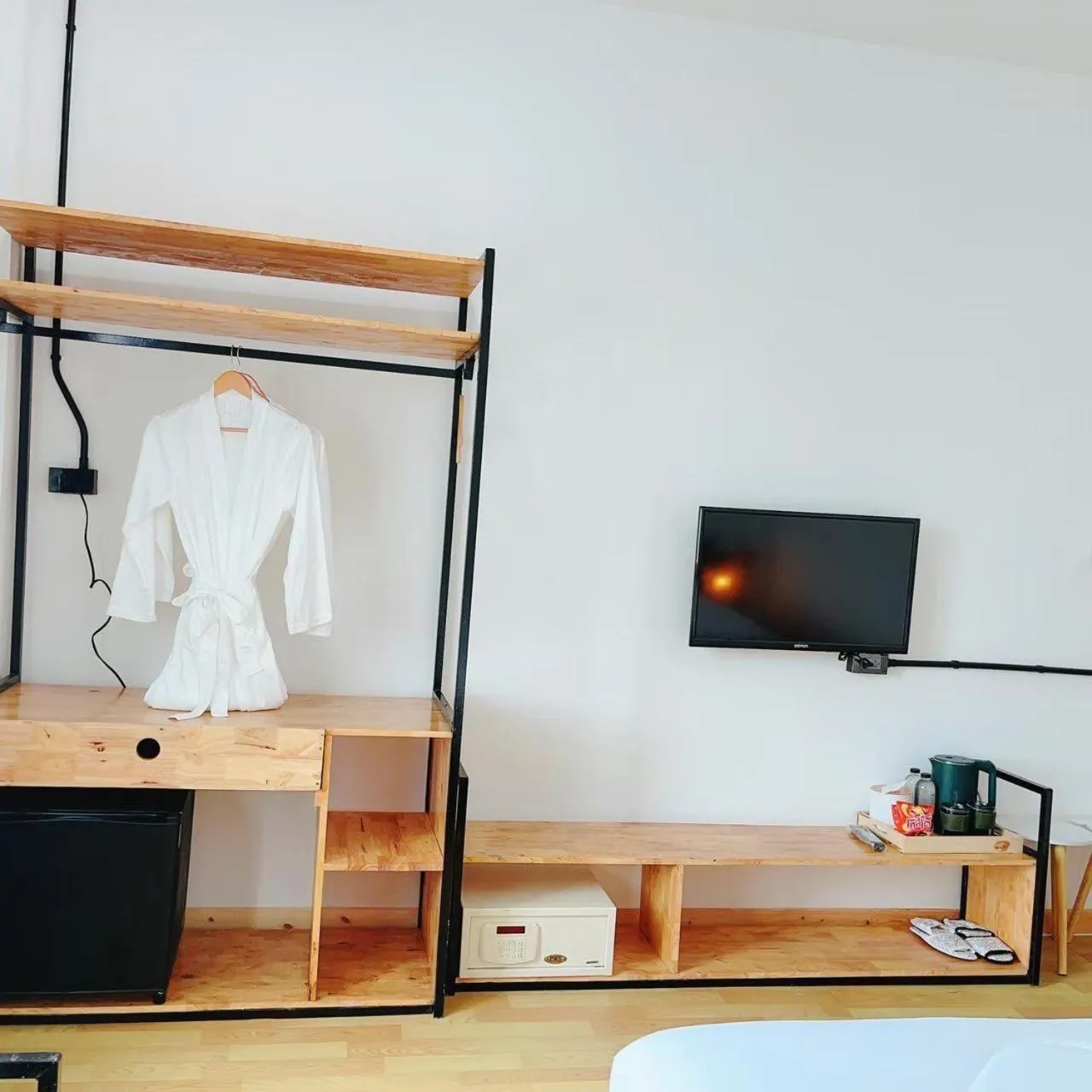 TV and multimedia in Penguin Villa Resort & Bistro