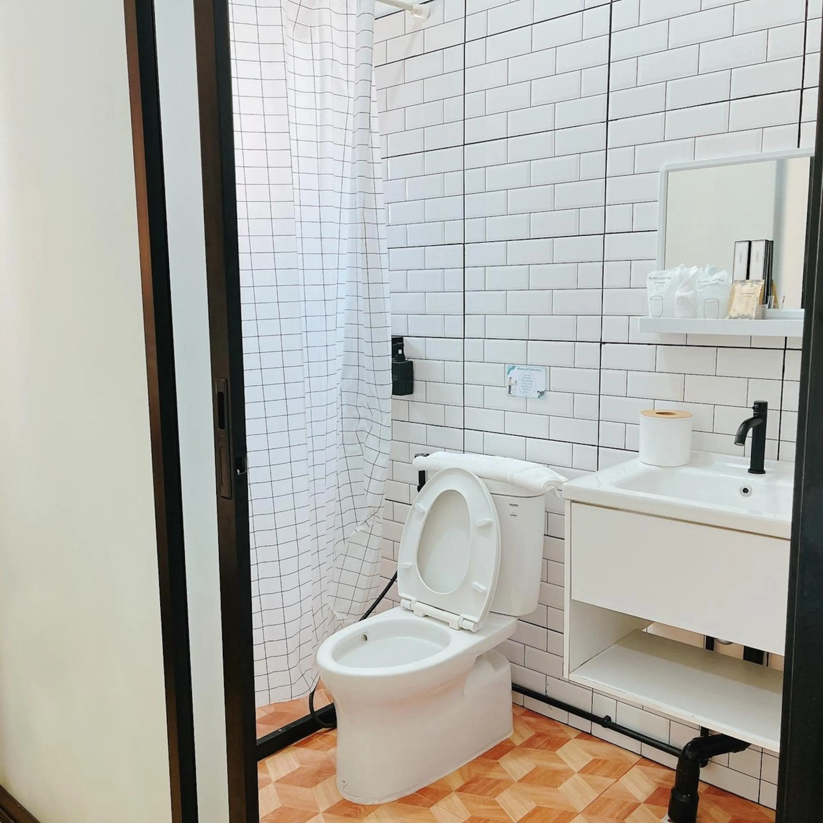 Toilet in Penguin Villa Resort & Bistro