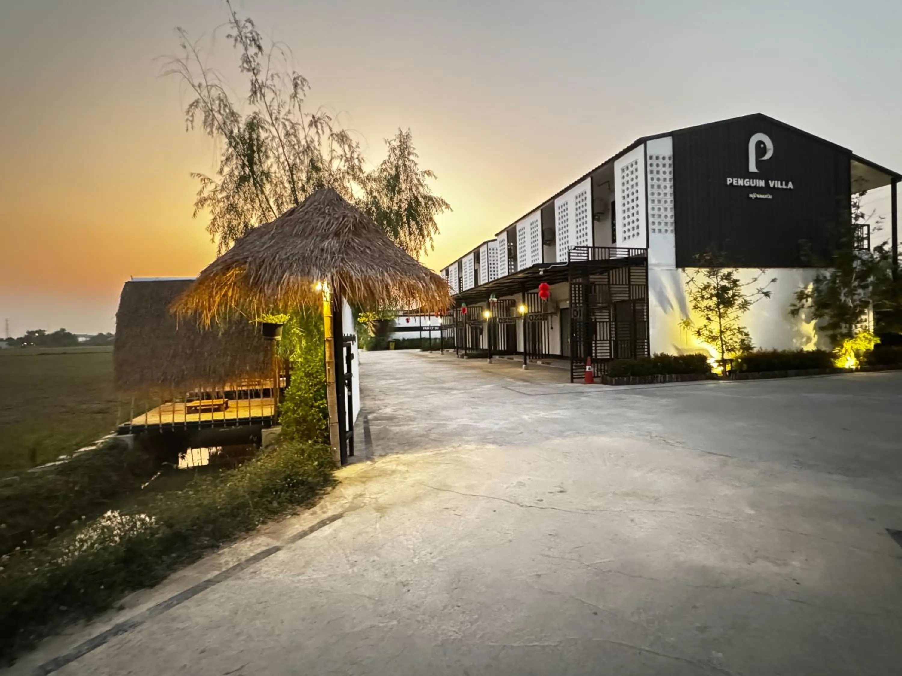Property building in Penguin Villa Resort & Bistro