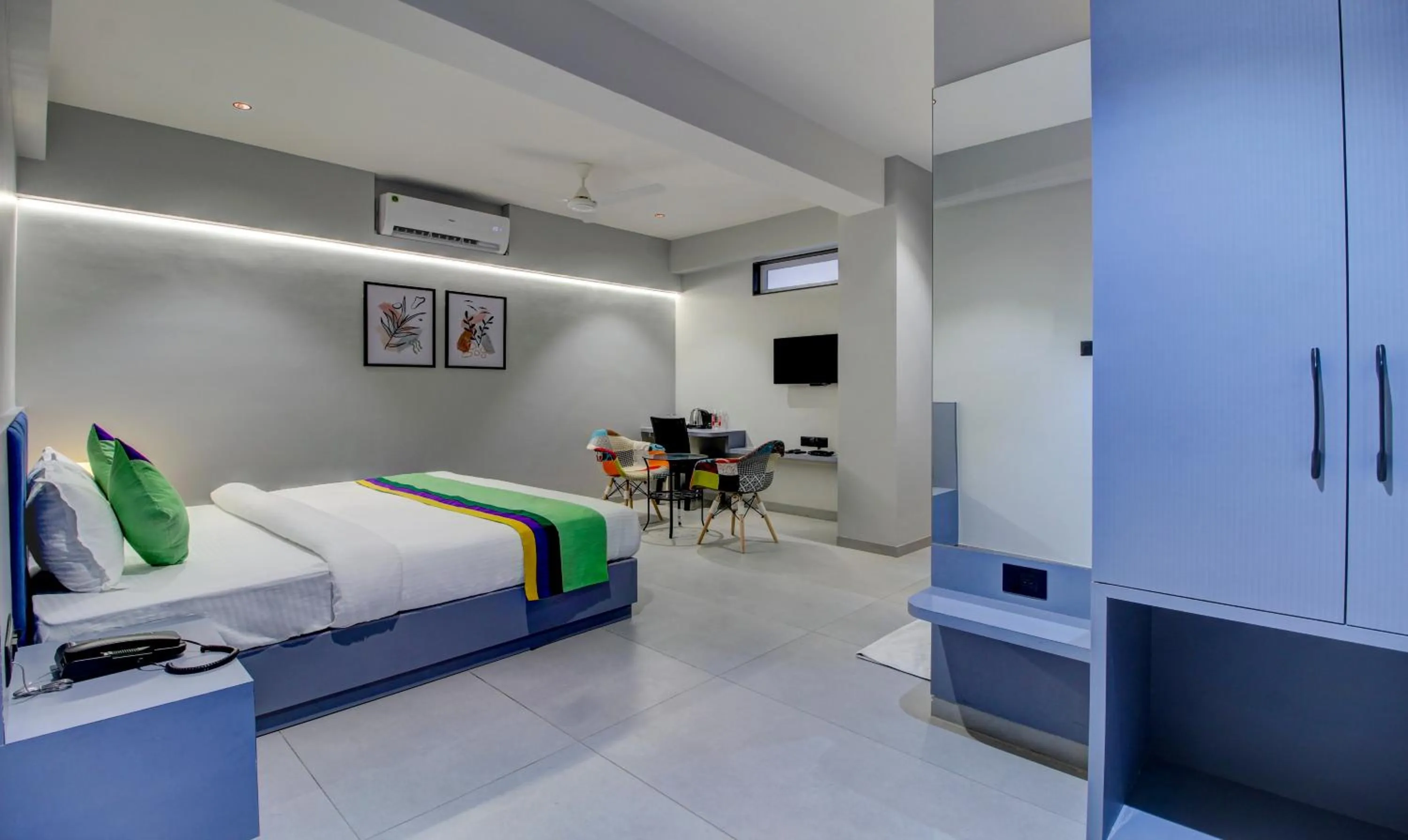Bedroom, Bed in Comfort Inn Baner- Indian nationals only