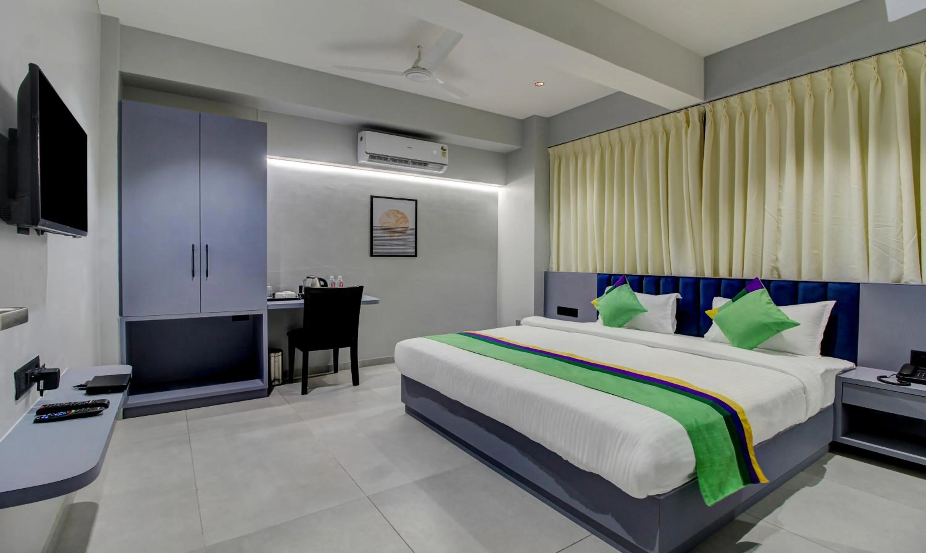 Bedroom, Bed in Comfort Inn Baner- Indian nationals only