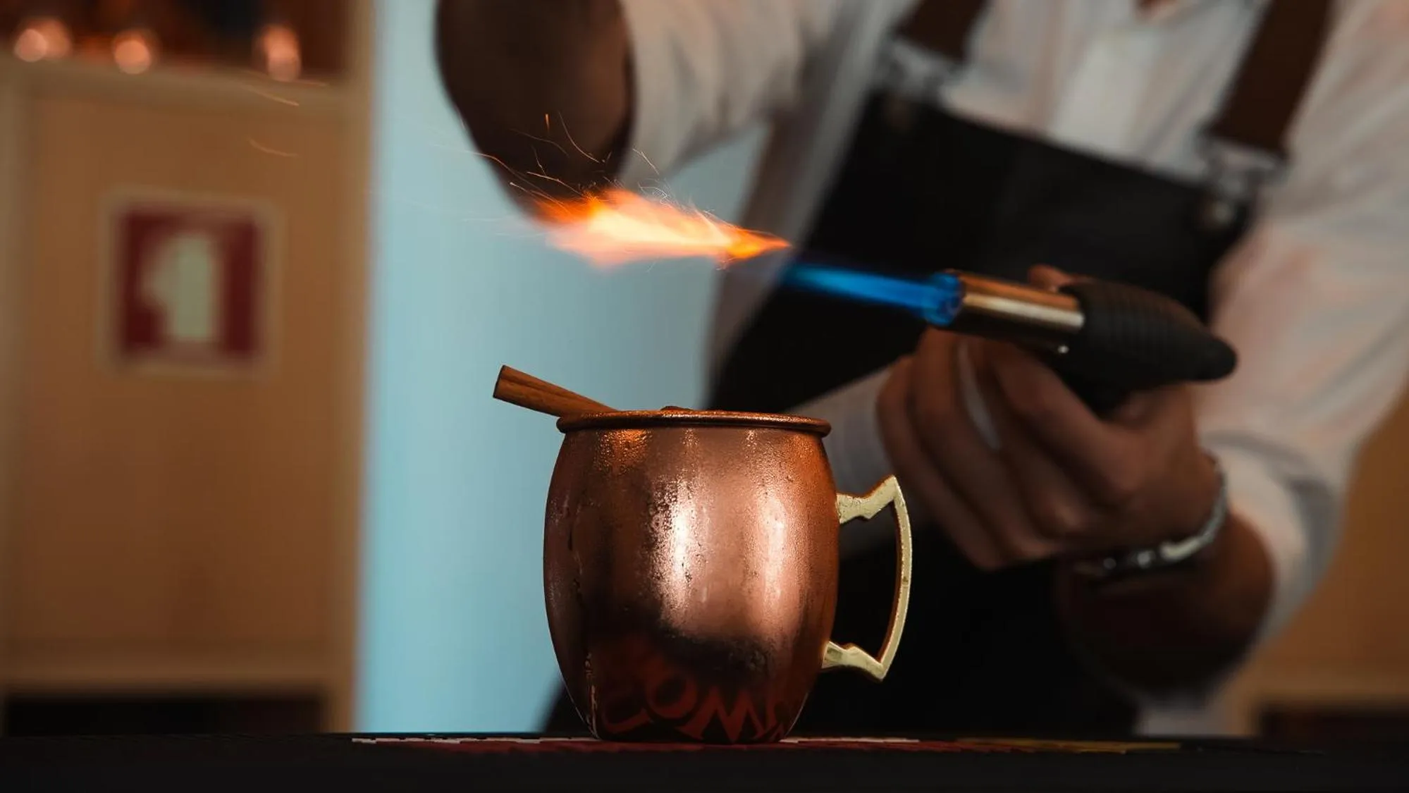 Lounge or bar in INNSiDE by Meliá Braga Centro