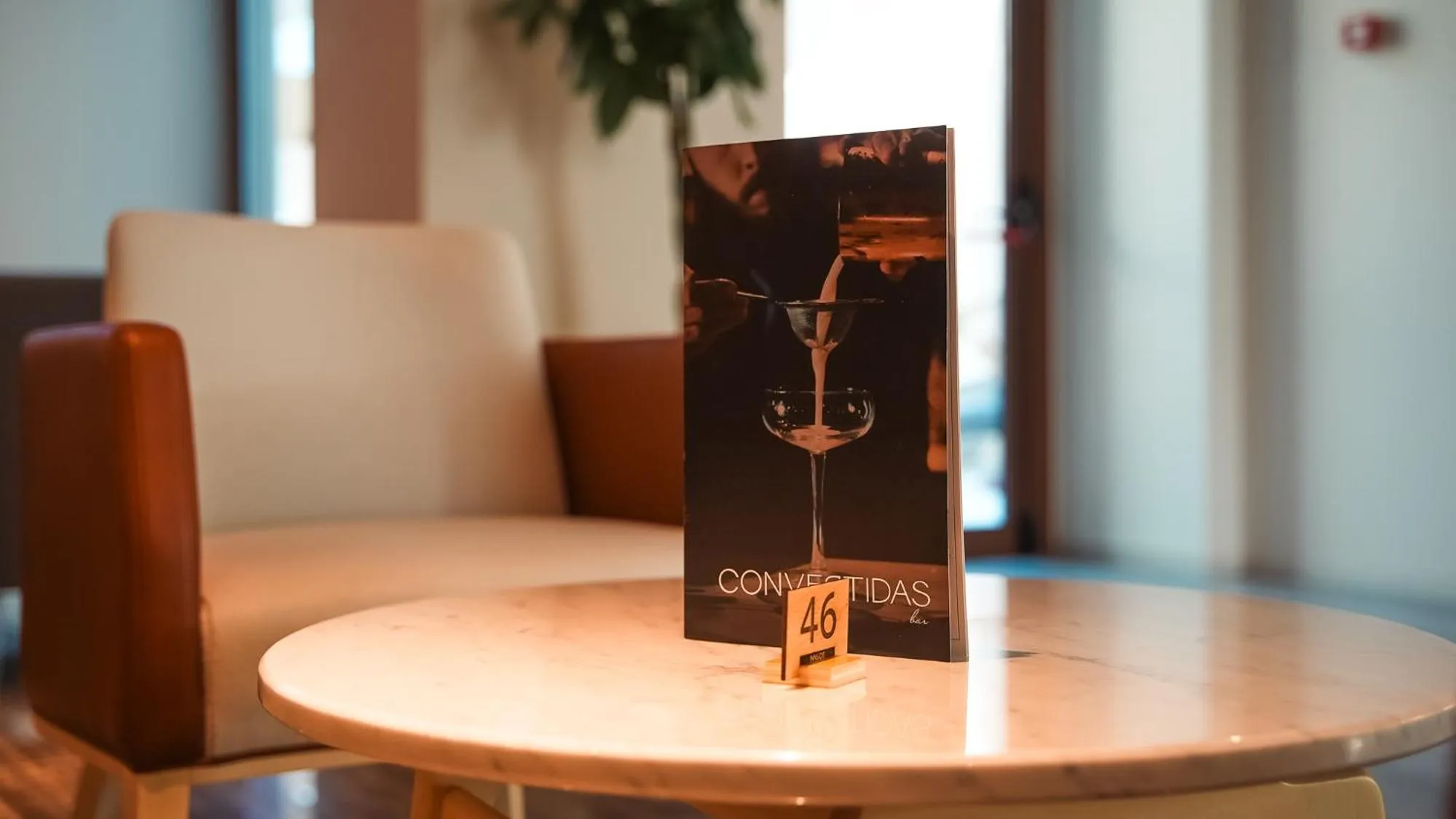 Lounge or bar in INNSiDE by Meliá Braga Centro