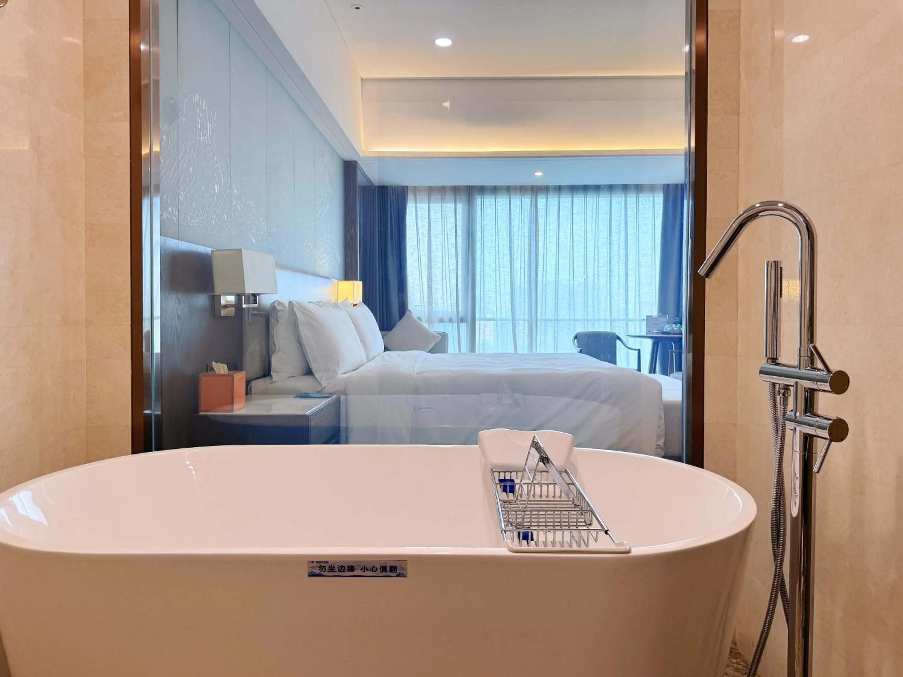 Bed in Beijing Xiamenair Jianianhua Hotel