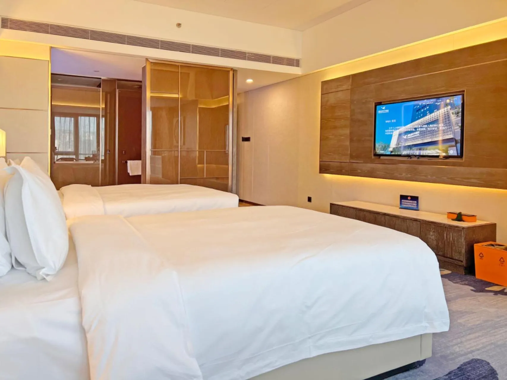 Bed in Beijing Xiamenair Jianianhua Hotel